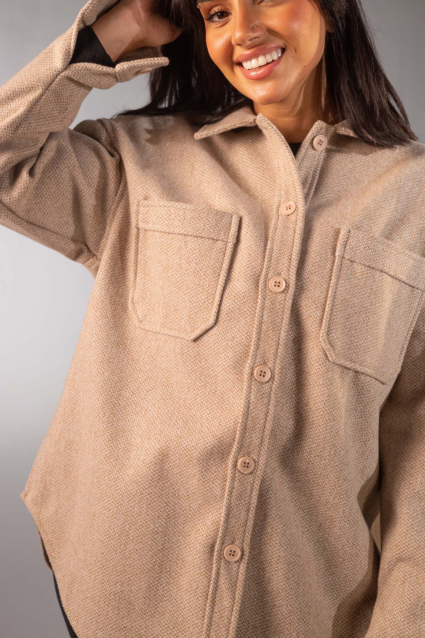 قميص صوف بلون القهوة بقَصّة مريحة