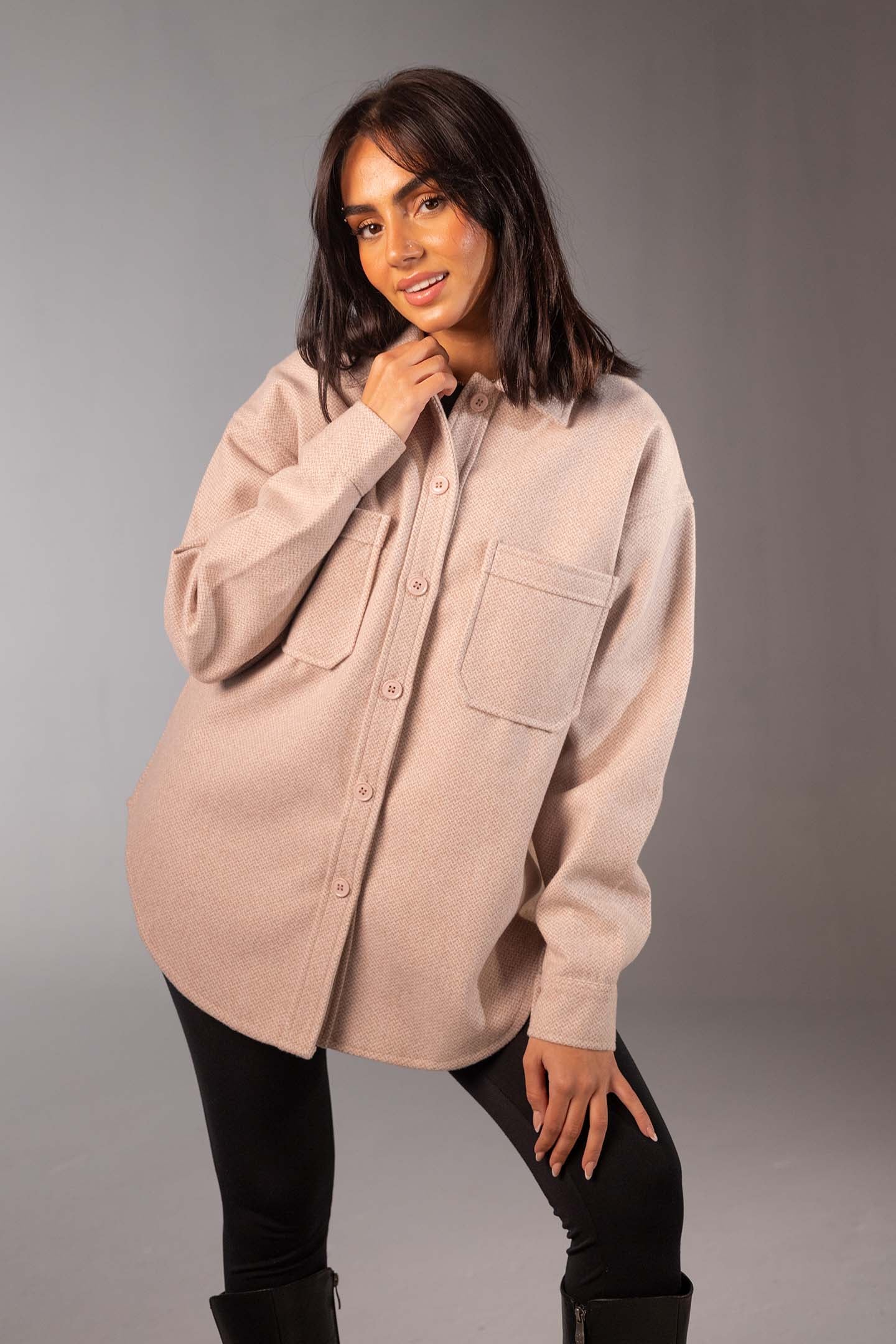 قميص صوف روز بقَصّة مريحة