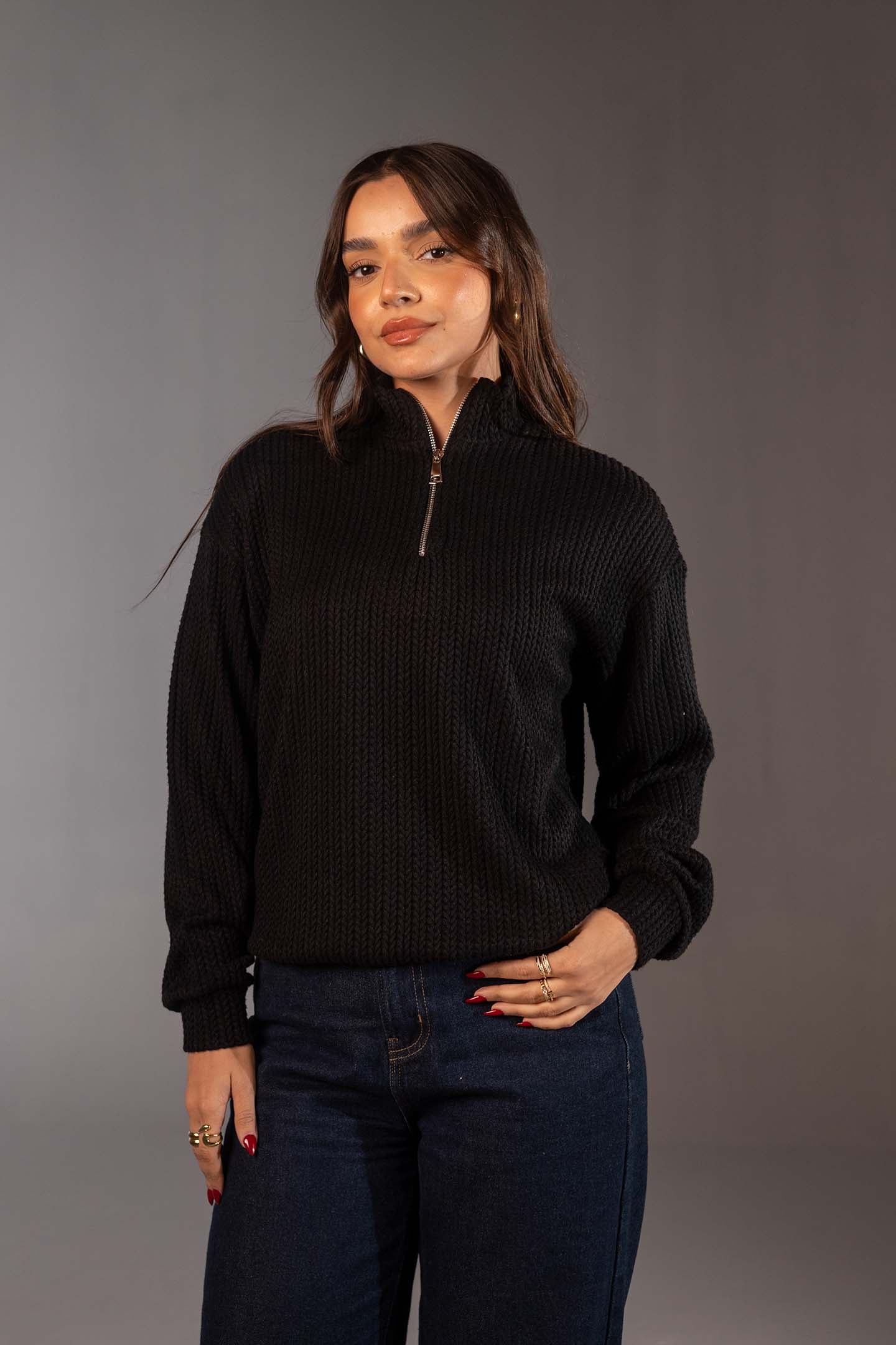 سويتر صوف أسود مريح بسوستة نصفية