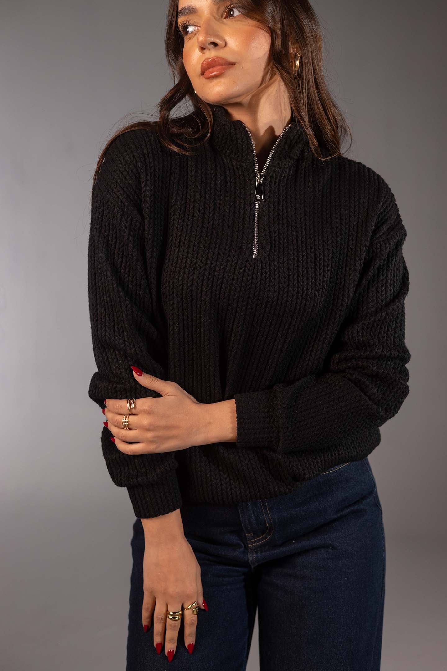 سويتر صوف أسود مريح بسوستة نصفية