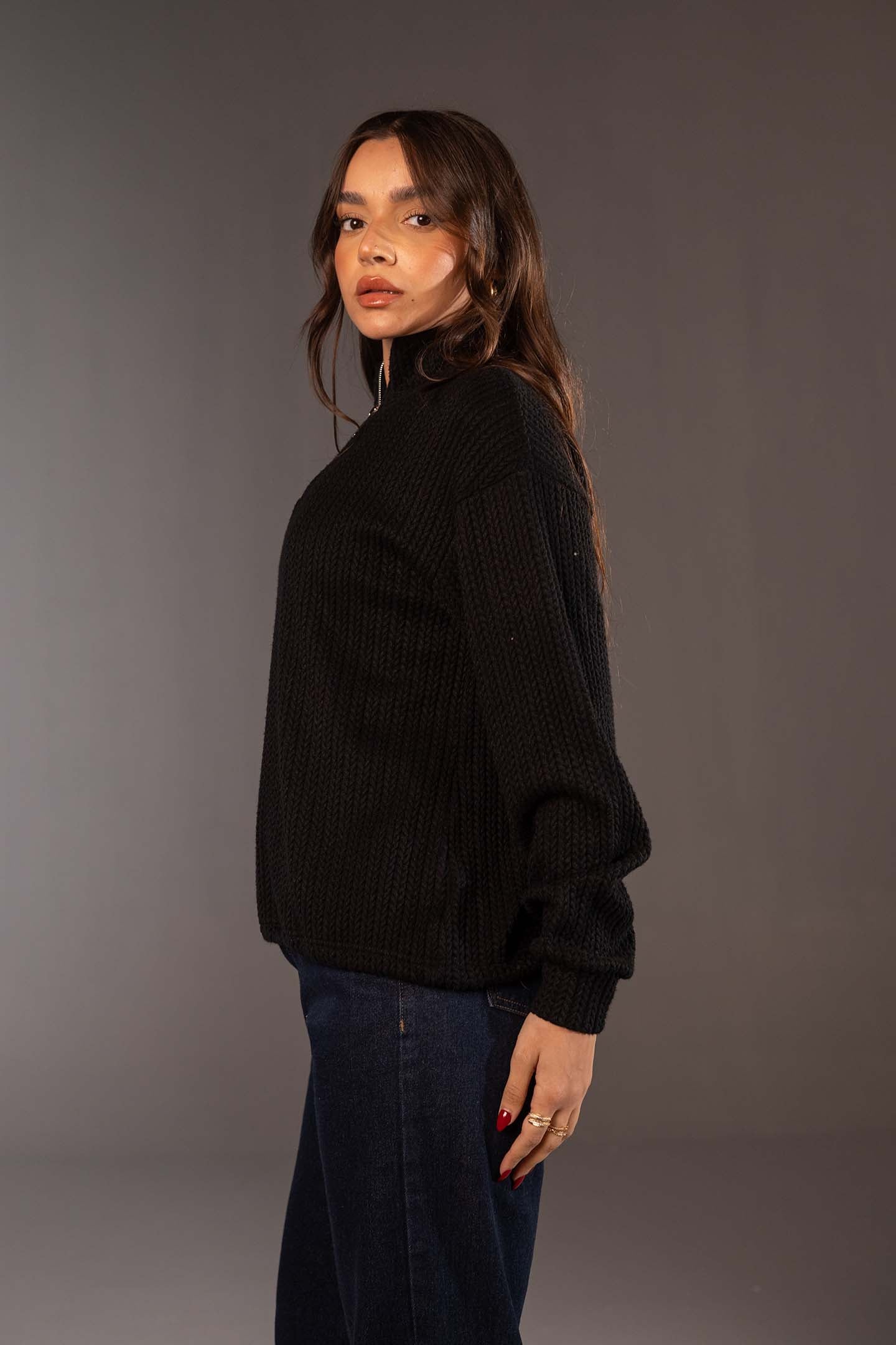 سويتر صوف أسود مريح بسوستة نصفية