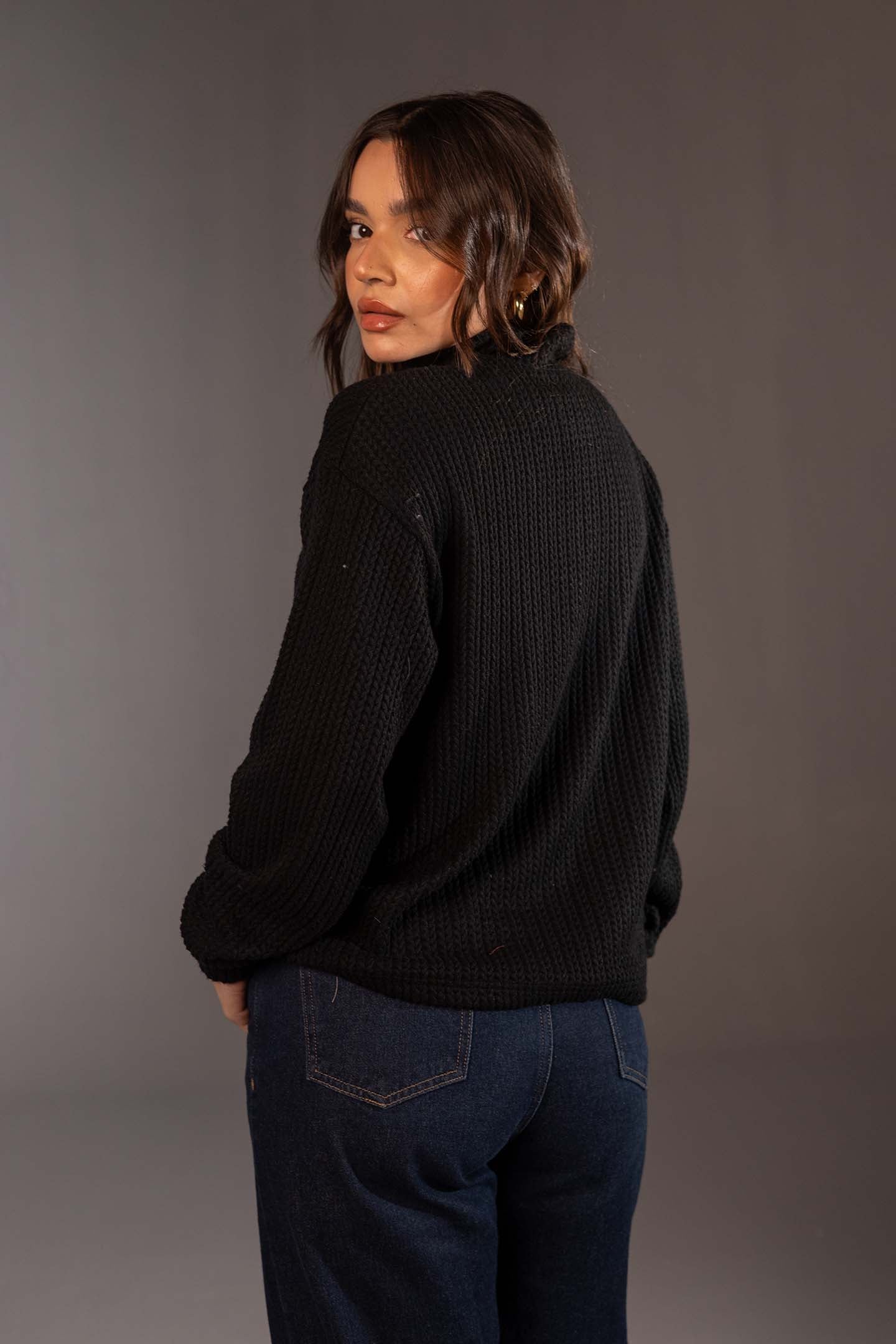 سويتر صوف أسود مريح بسوستة نصفية