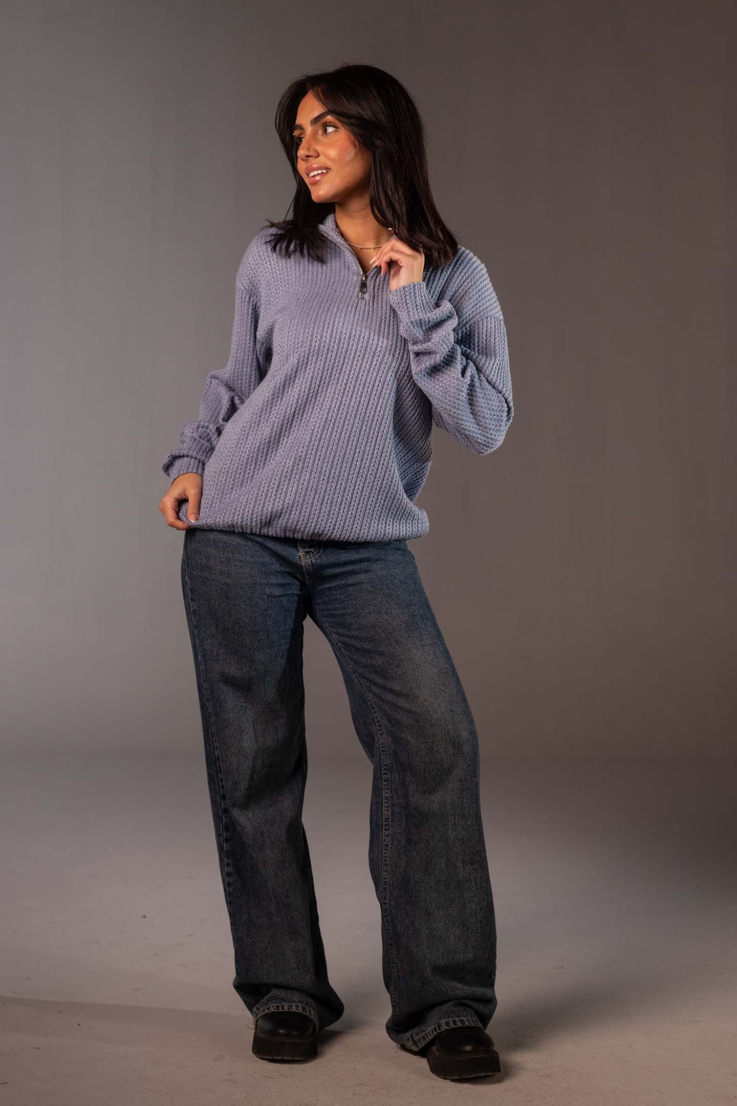 سويتر صوف أزرق مريح بسوستة نصفية