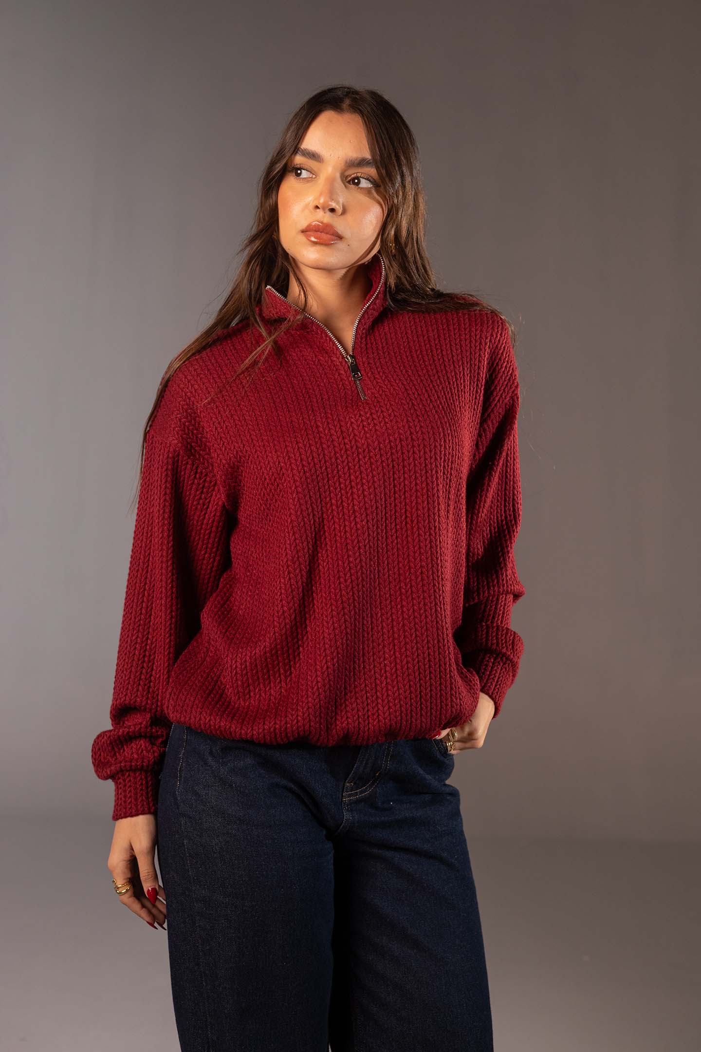 سويتر صوف عنابي مريح بسوستة نصفية