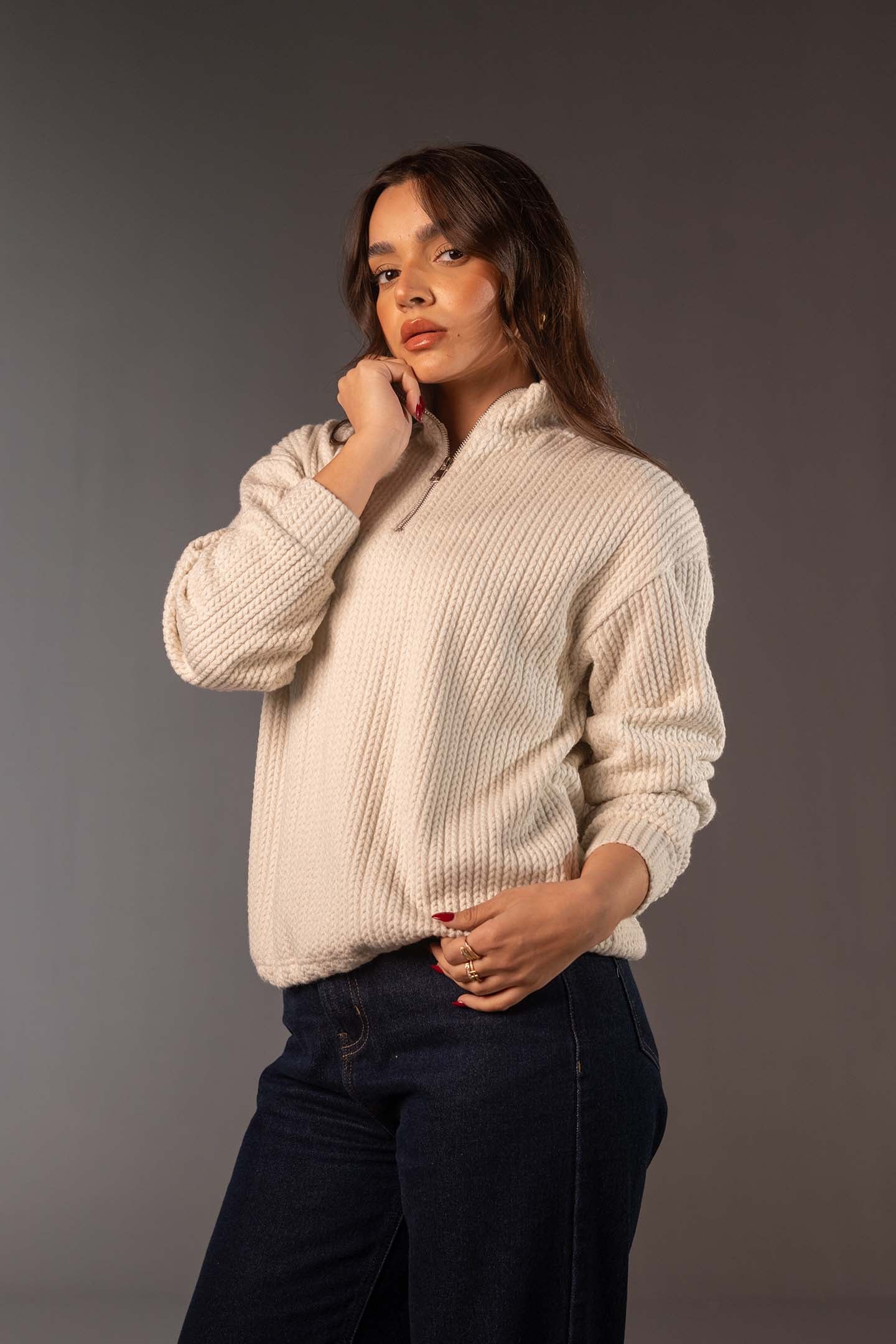 سويتر صوف أوف وايت مريح بسوستة نصفية