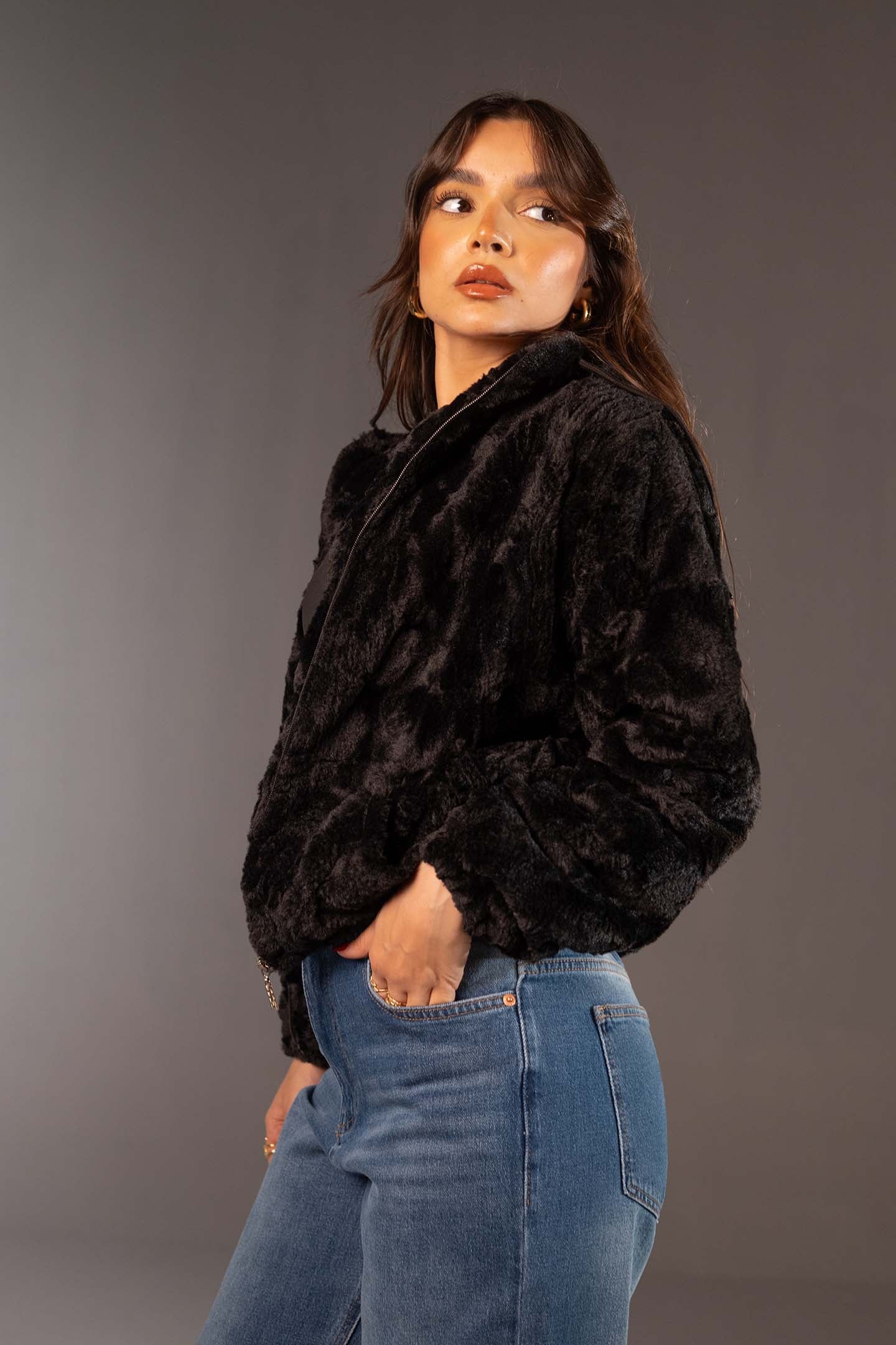 جاكيت فرو تيدي ناعم بسوستة – لون أسود