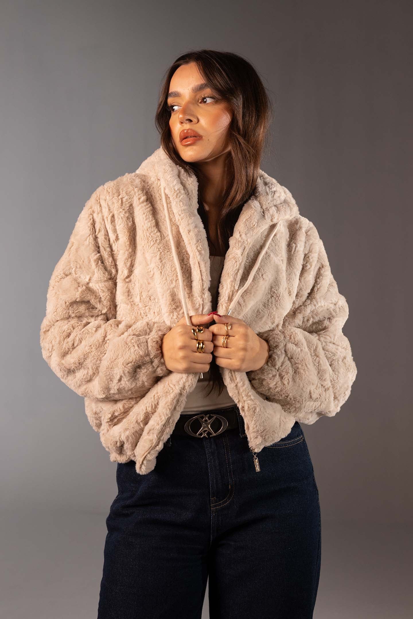 جاكيت فرو تيدي ناعم بسوستة بلون القهوة