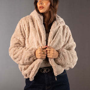 جاكيت فرو تيدي ناعم بسوستة بلون القهوة