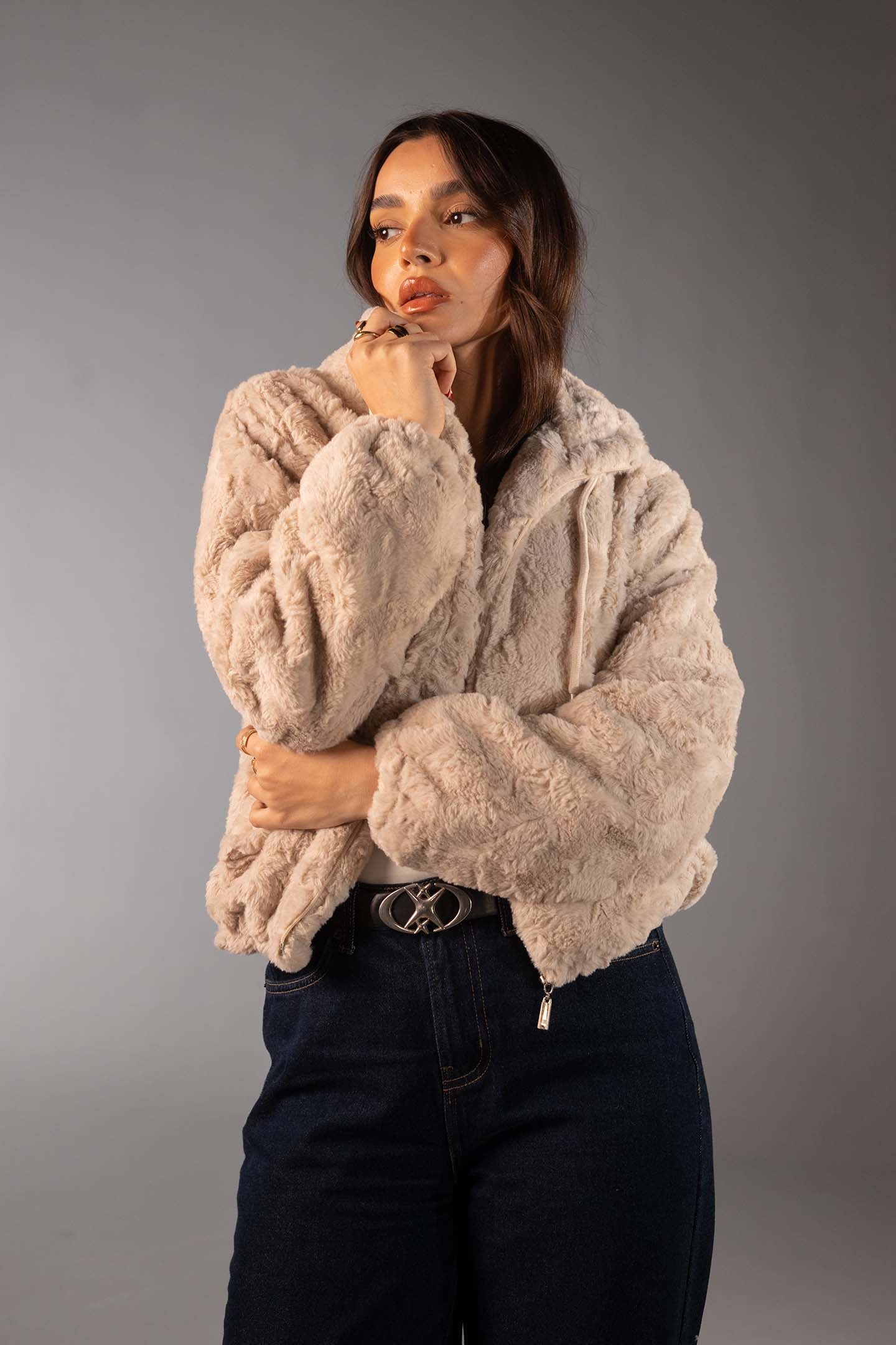 جاكيت فرو تيدي ناعم بسوستة بلون القهوة