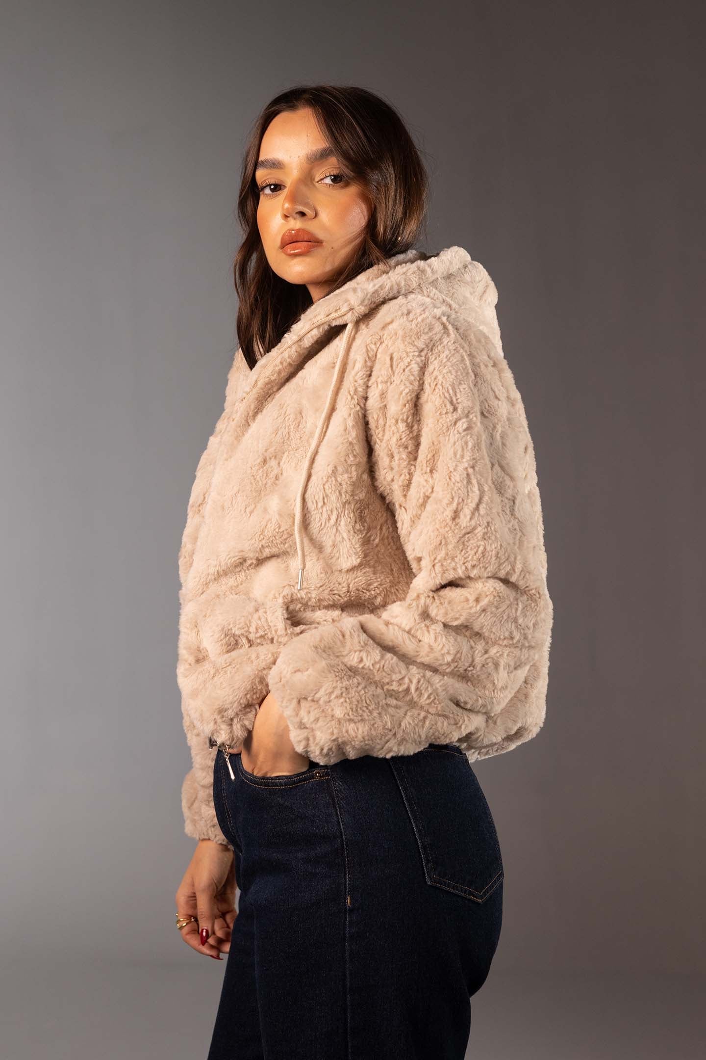 جاكيت فرو تيدي ناعم بسوستة بلون القهوة