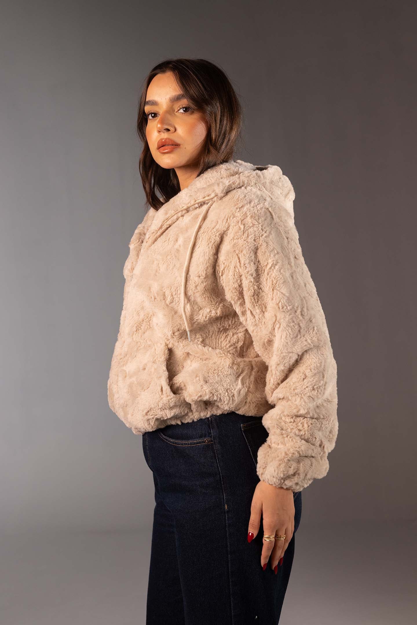 جاكيت فرو تيدي ناعم بسوستة بلون القهوة