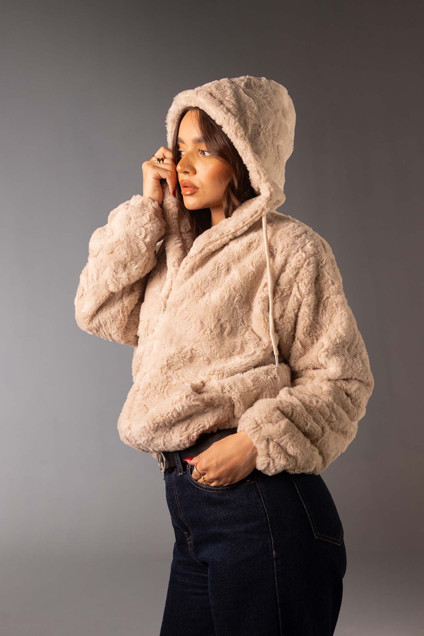 جاكيت فرو تيدي ناعم بسوستة بلون القهوة