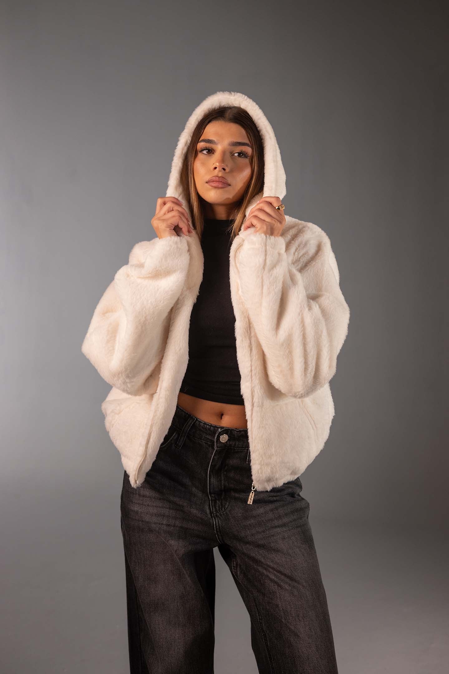 جاكيت فرو تيدي ناعم بسوستة – لون أوف وايت