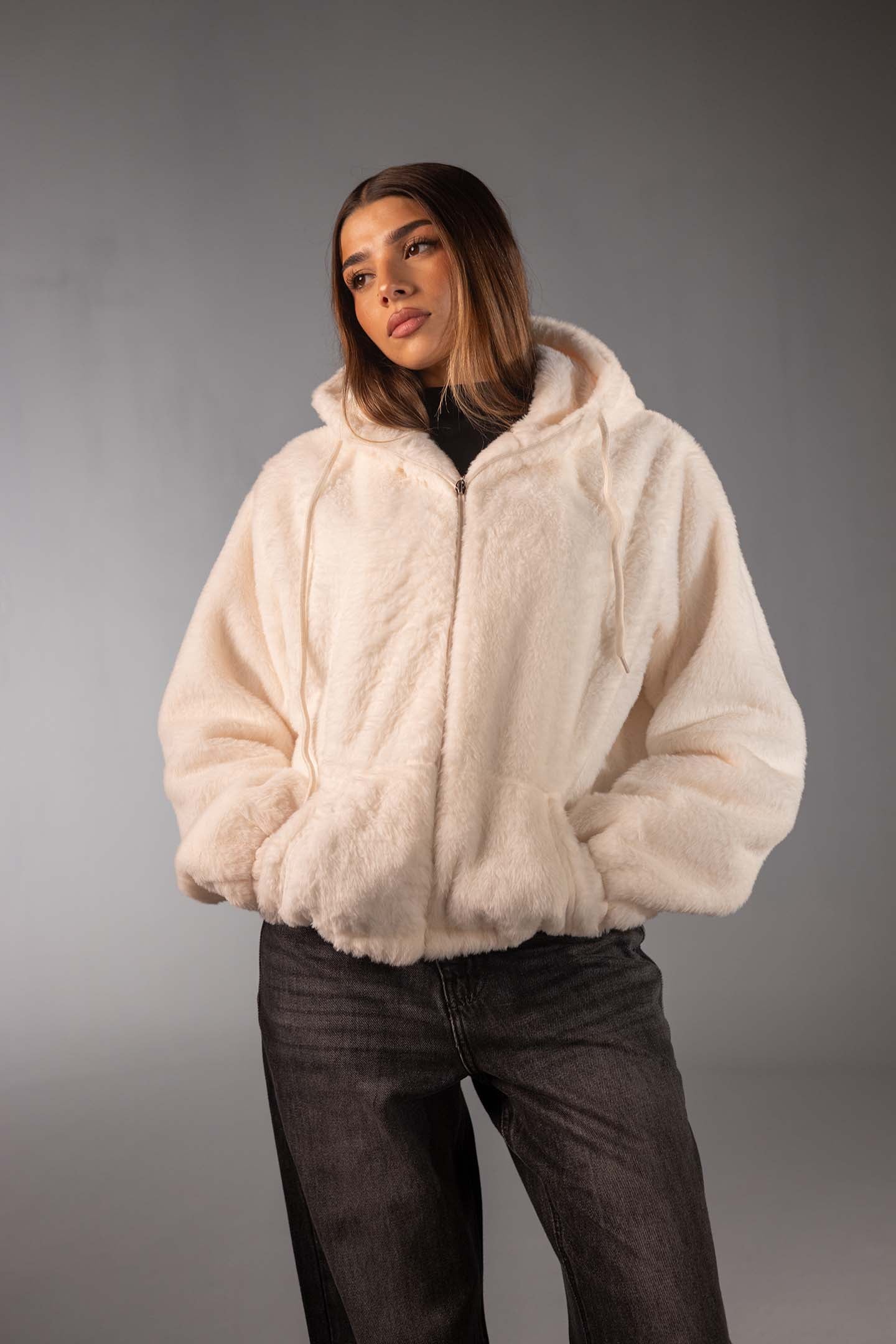 جاكيت فرو تيدي ناعم بسوستة – لون أوف وايت