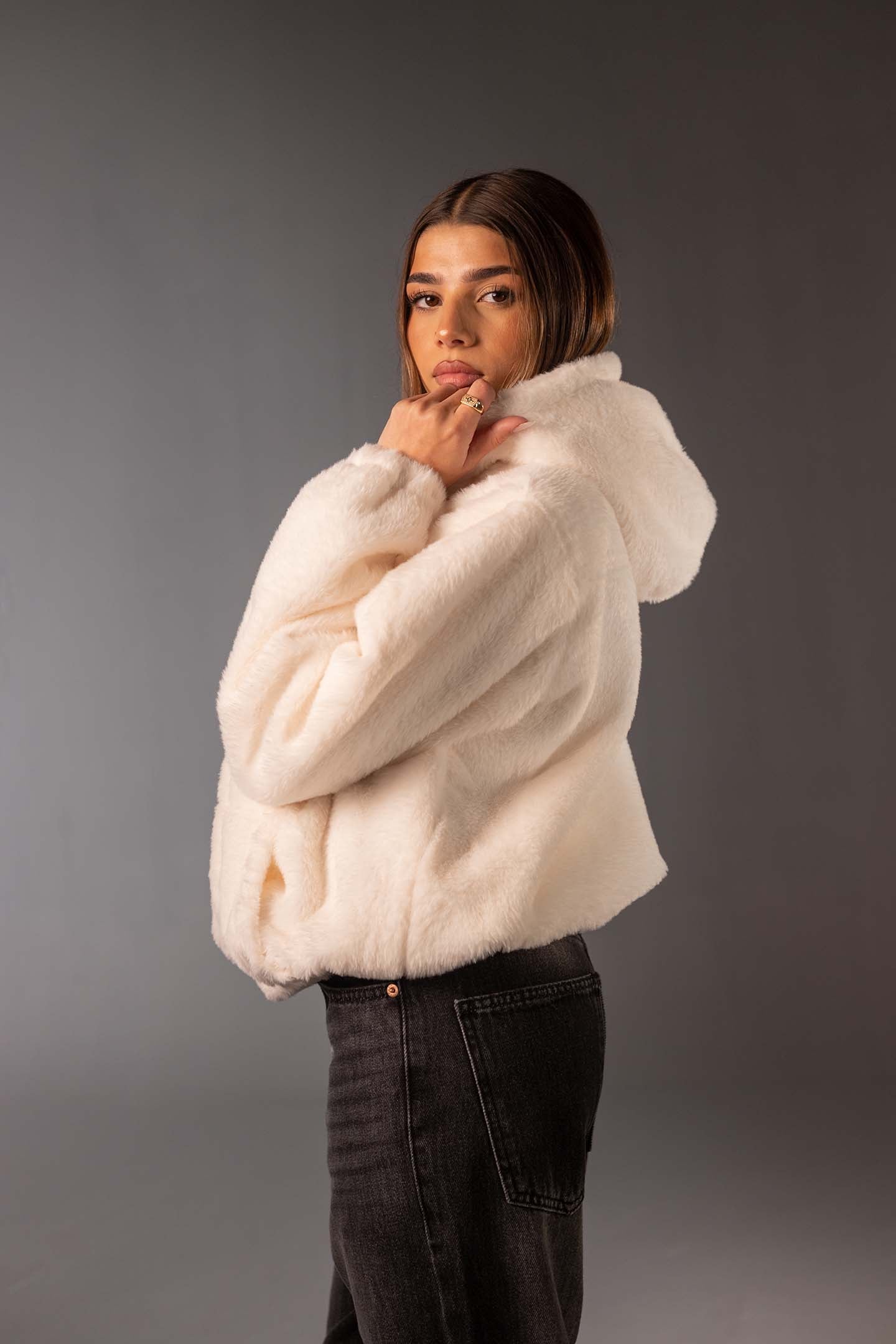 جاكيت فرو تيدي ناعم بسوستة – لون أوف وايت