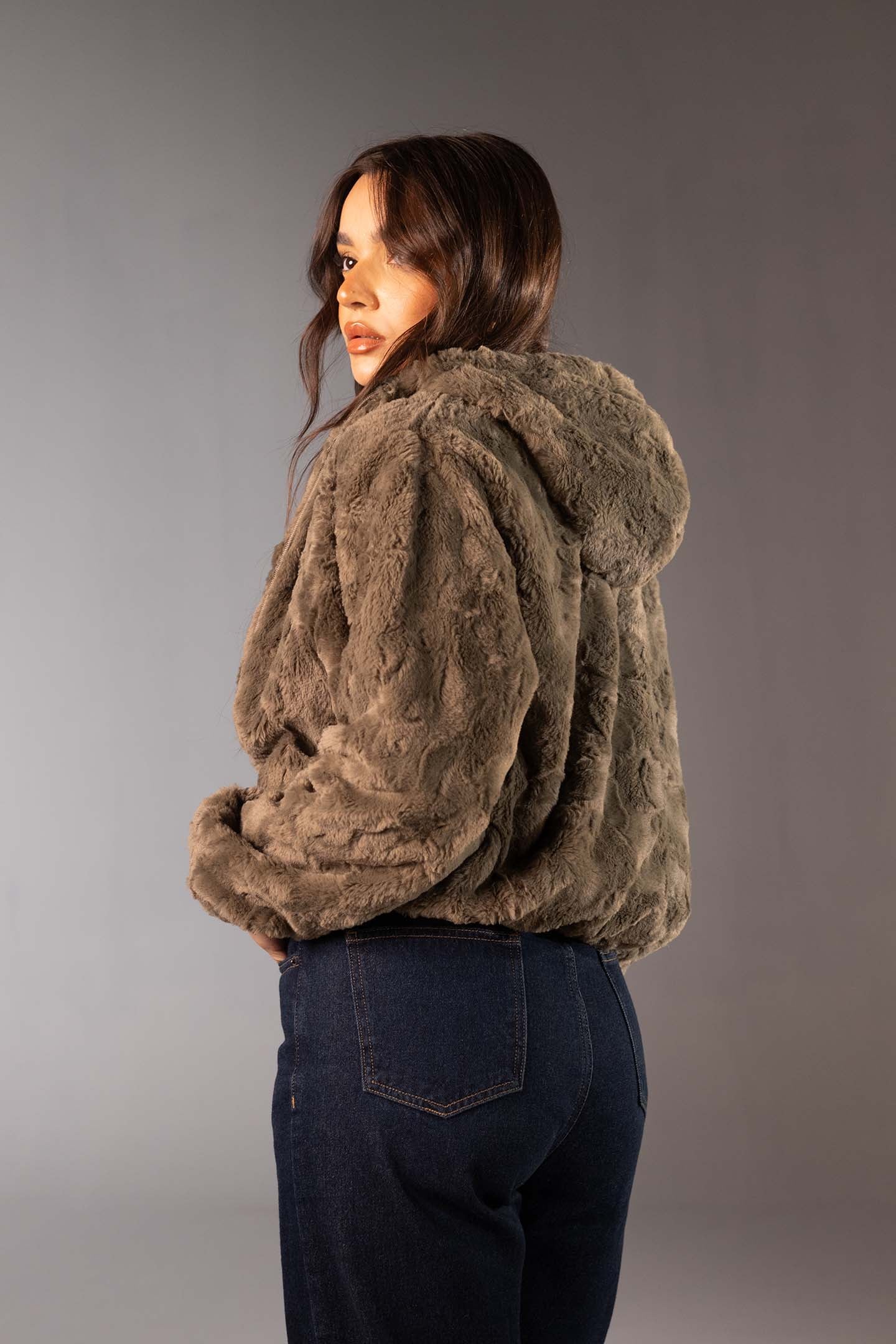 جاكيت فرو تيدي ناعم بسوستة – لون زيتي