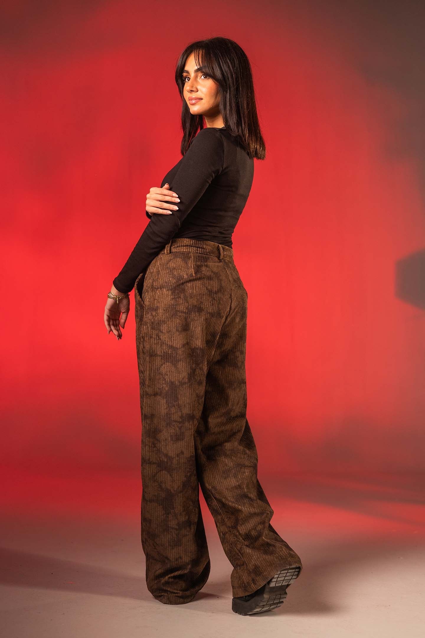 بنطال مخمل مضلّع بطبعة كاموفلاج – لون بني