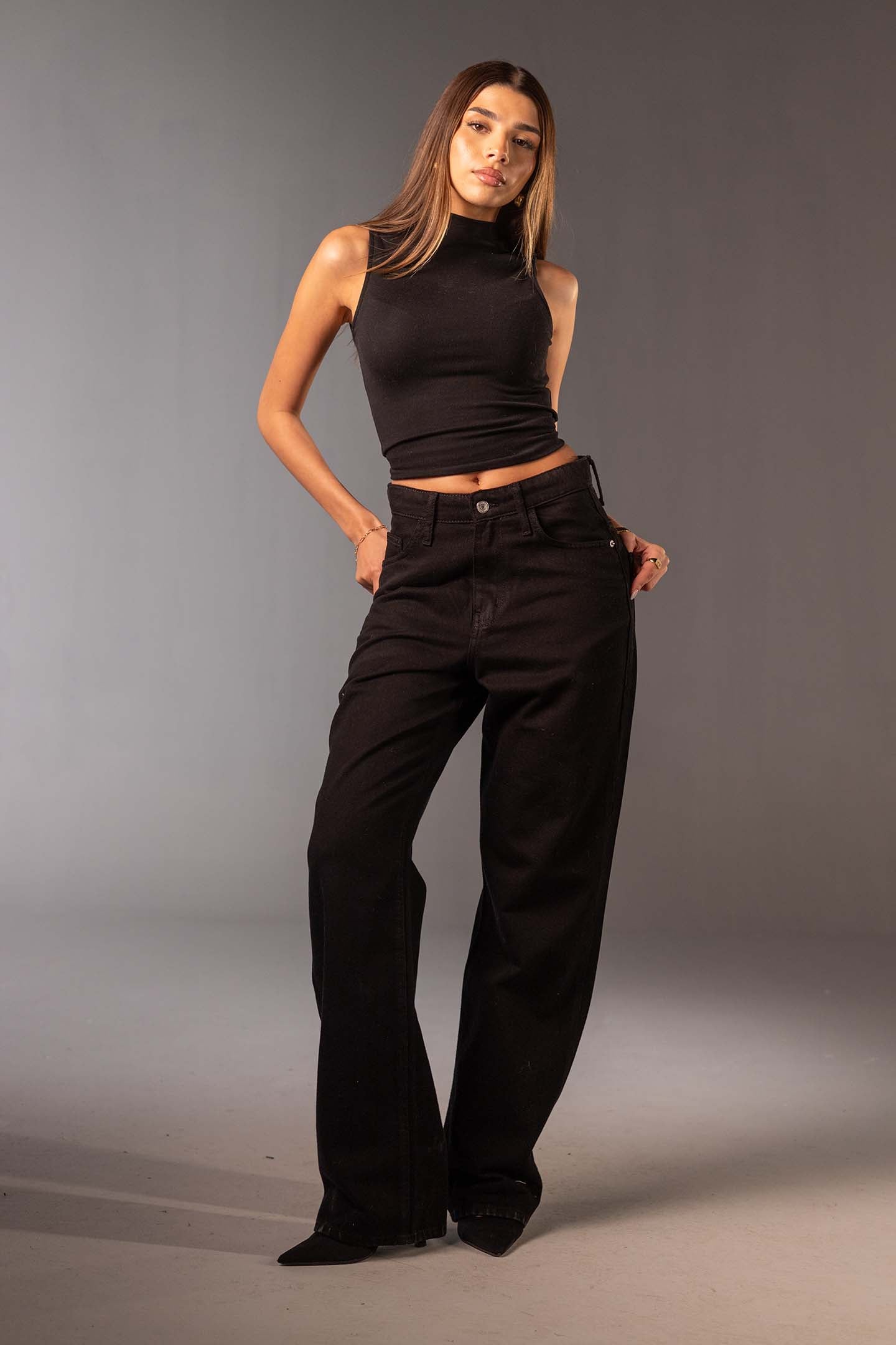 جينز دينم أسود بقَصّة واسعة