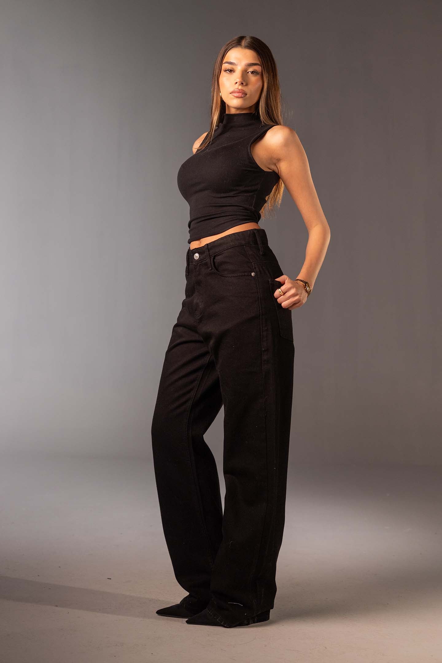 جينز دينم أسود بقَصّة واسعة