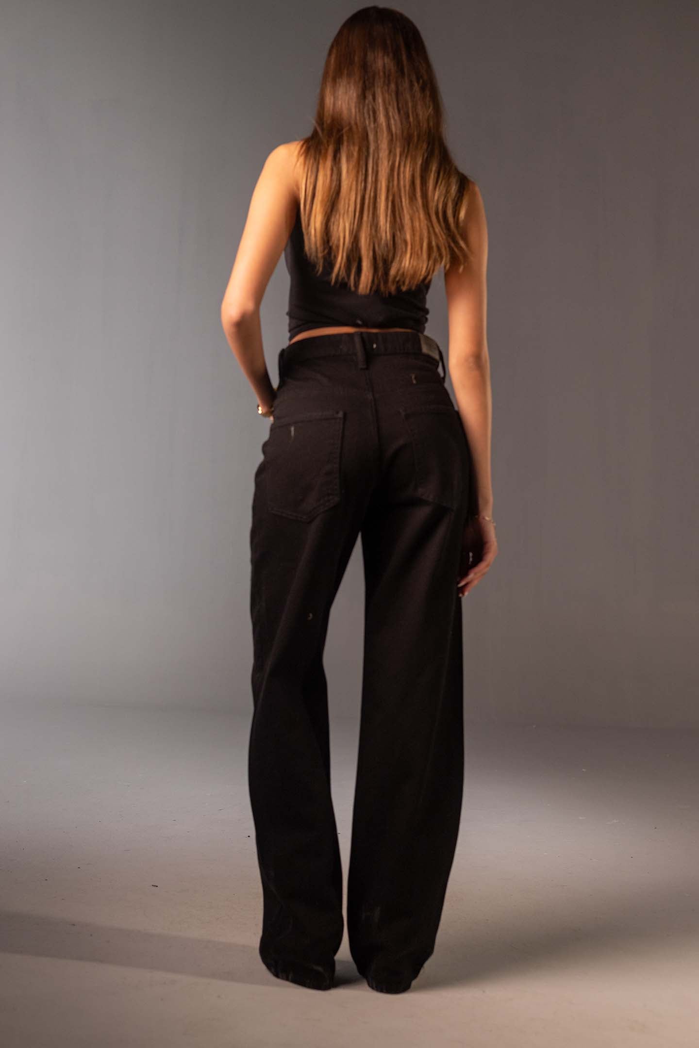 جينز دينم أسود بقَصّة واسعة