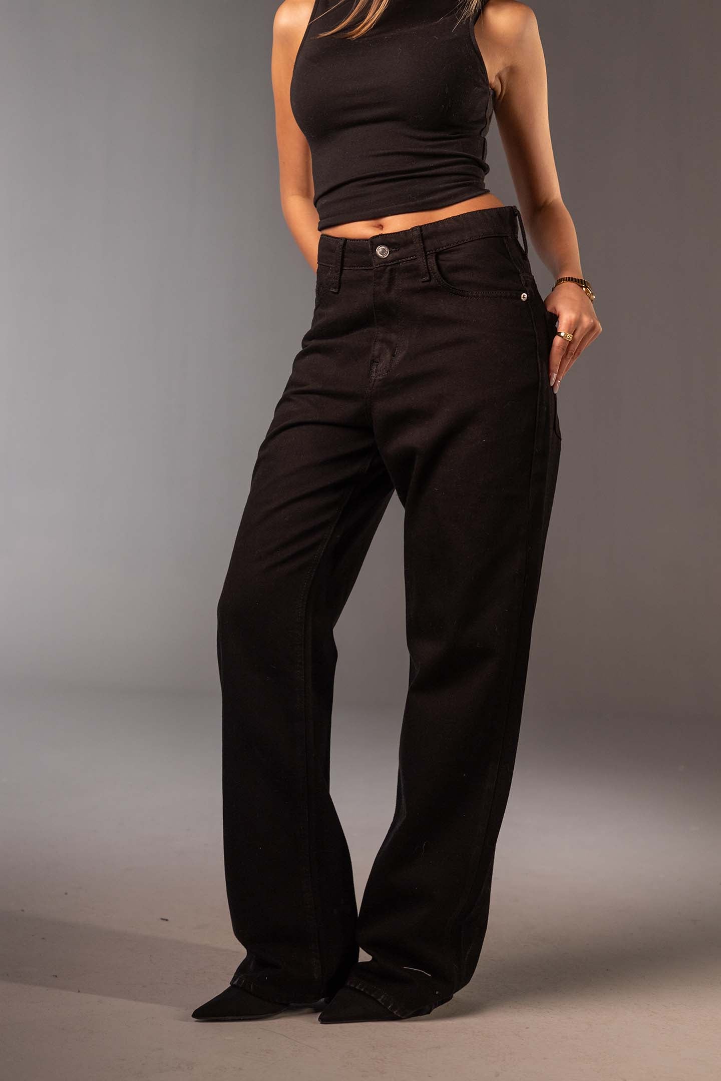 جينز دينم أسود بقَصّة واسعة