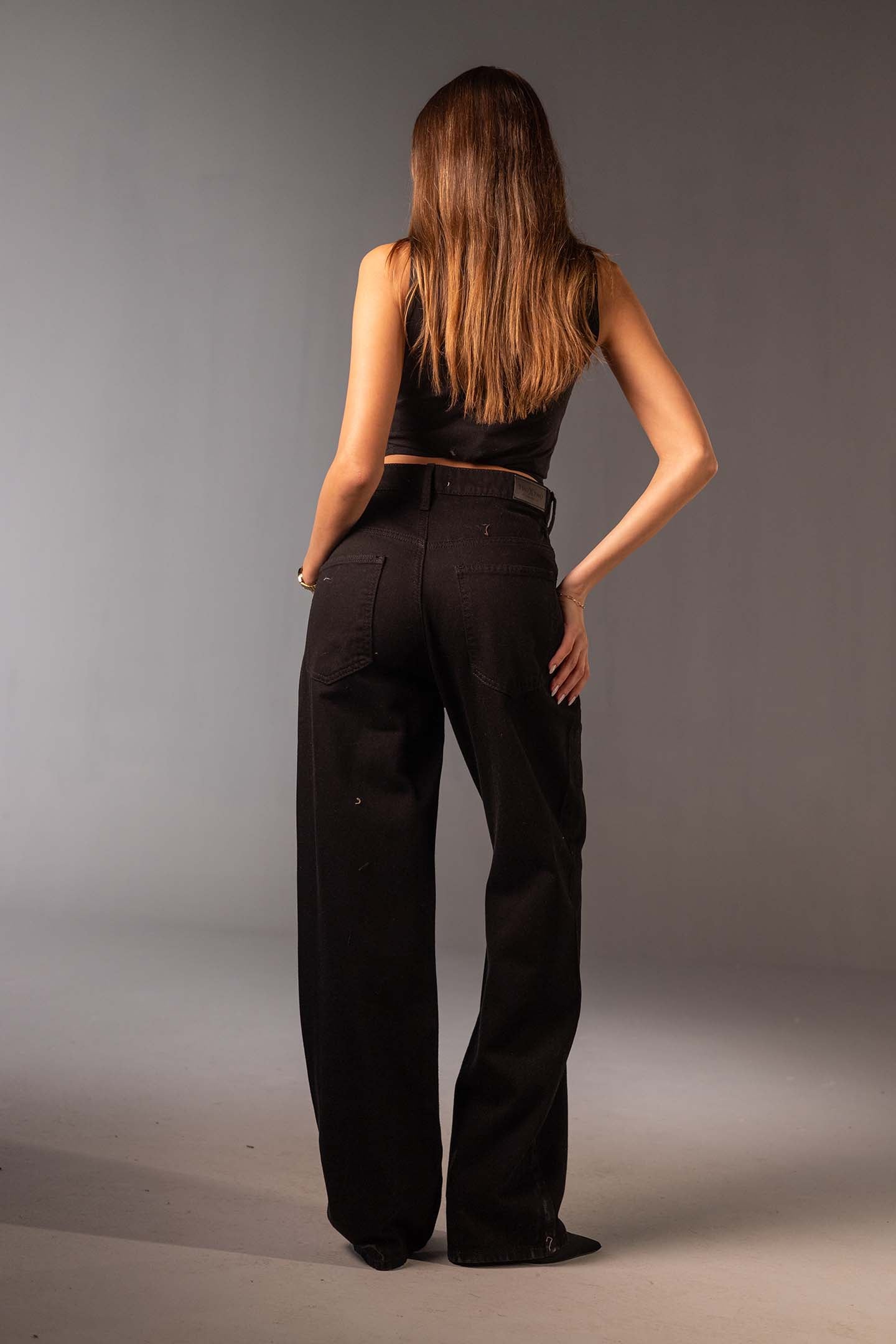 جينز دينم أسود بقَصّة واسعة