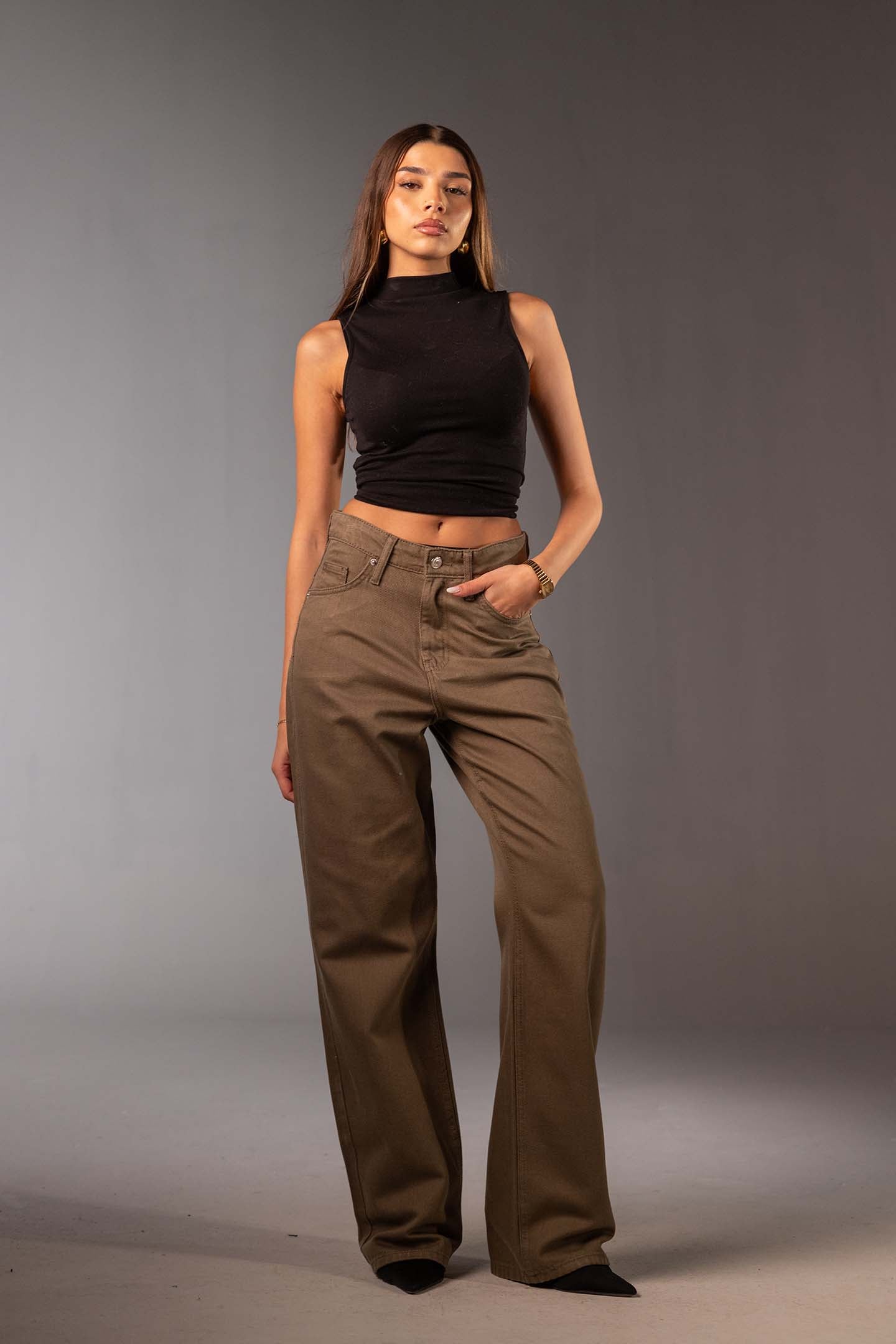 جينز دينم زيتي بقَصّة واسعة