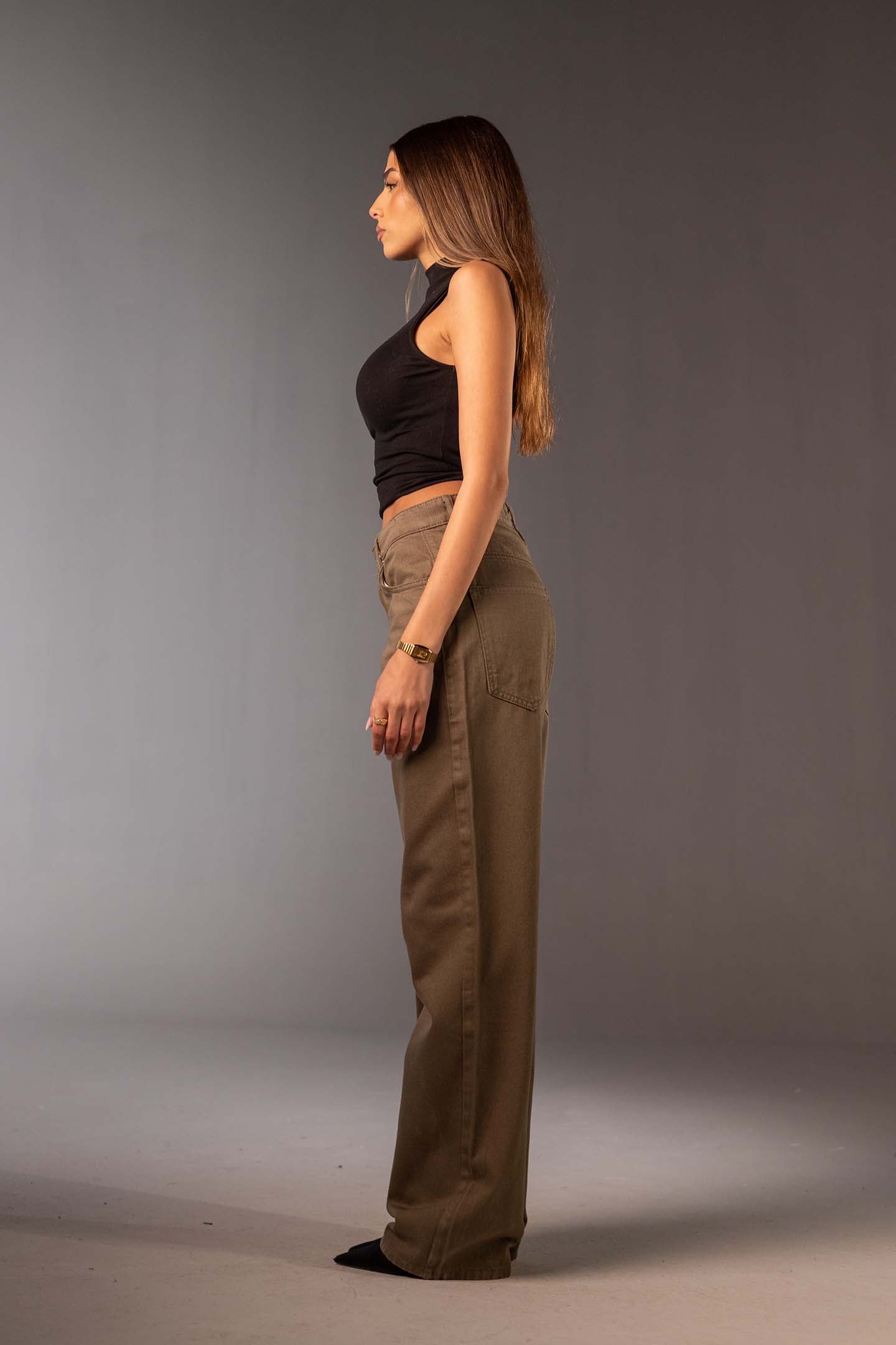 جينز دينم زيتي بقَصّة واسعة