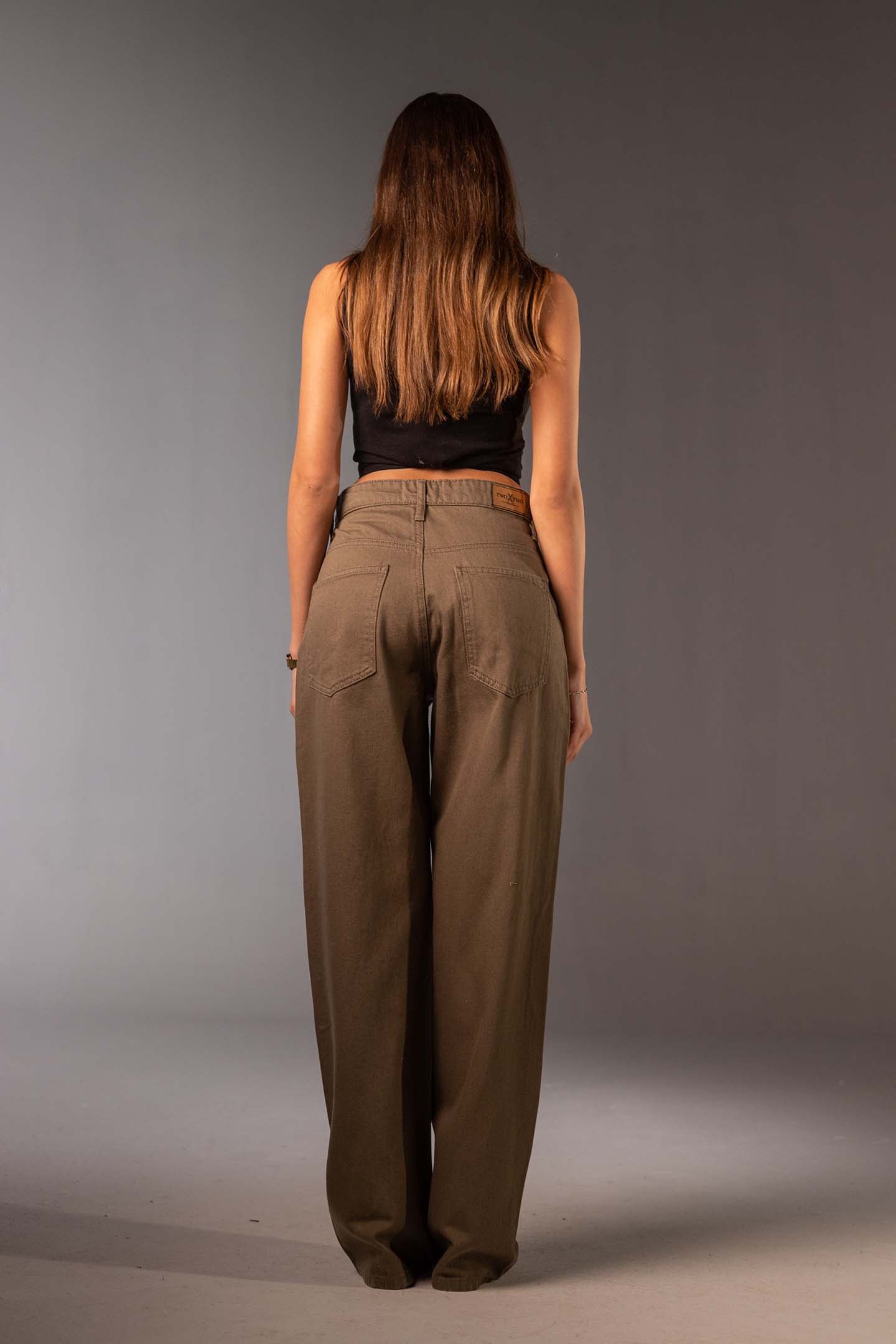 جينز دينم زيتي بقَصّة واسعة