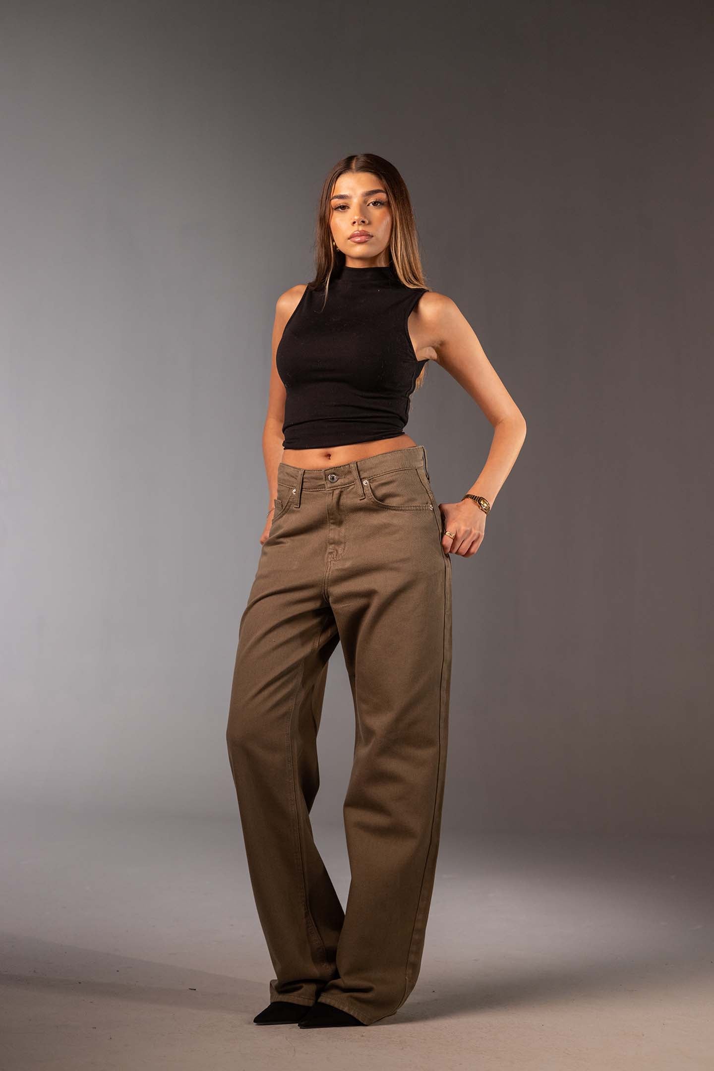 جينز دينم زيتي بقَصّة واسعة