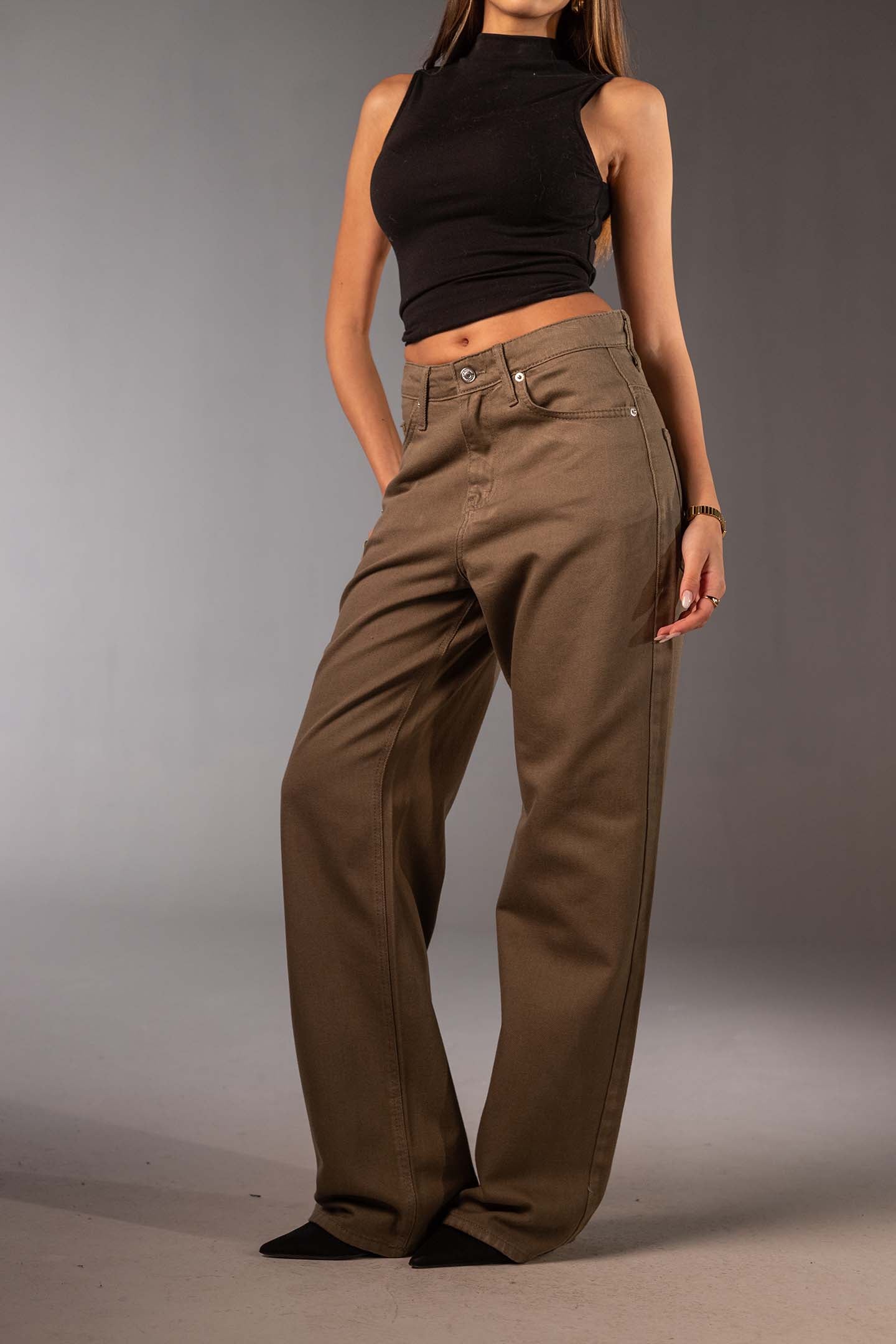 جينز دينم زيتي بقَصّة واسعة