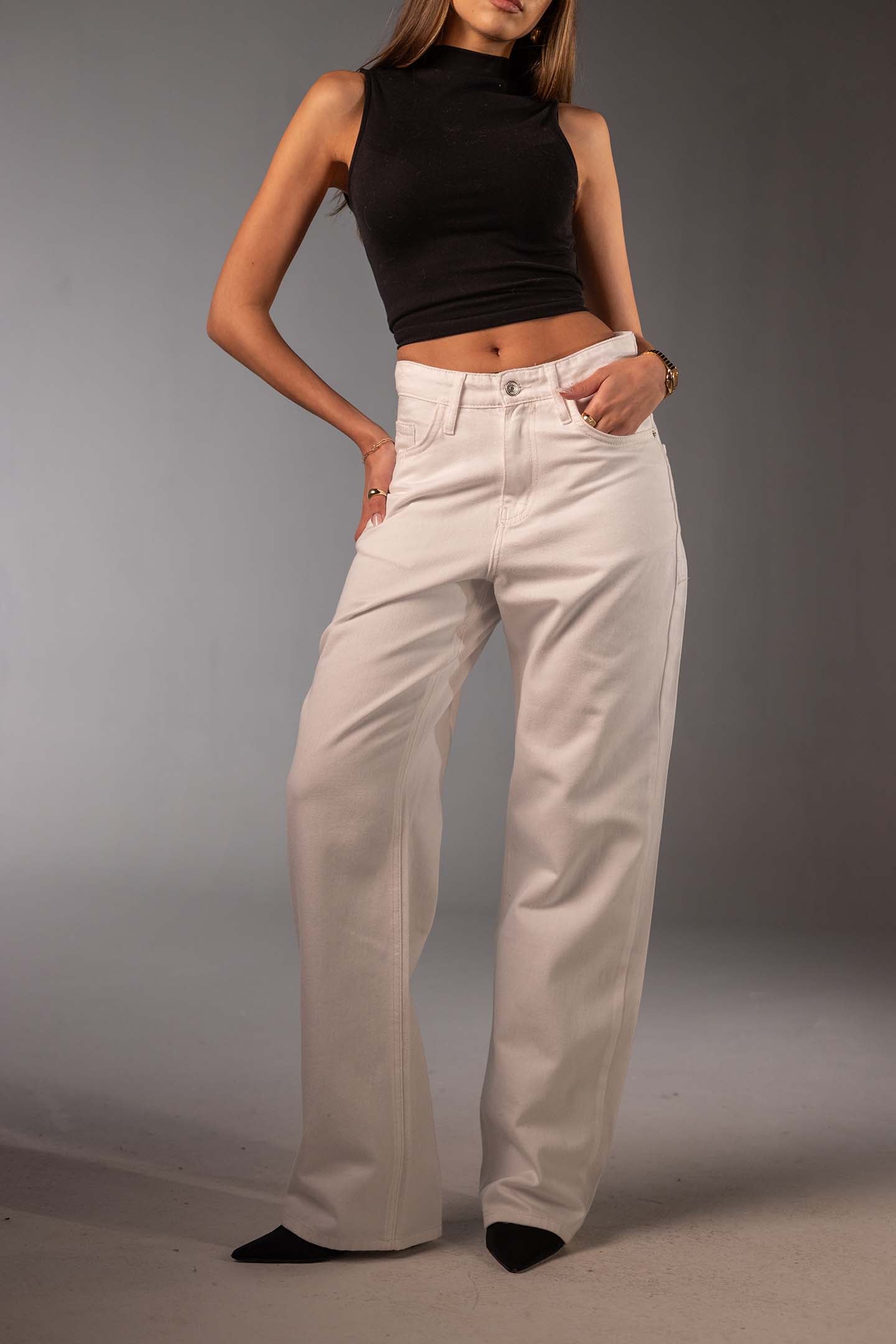 جينز دينم أبيض بقَصّة واسعة