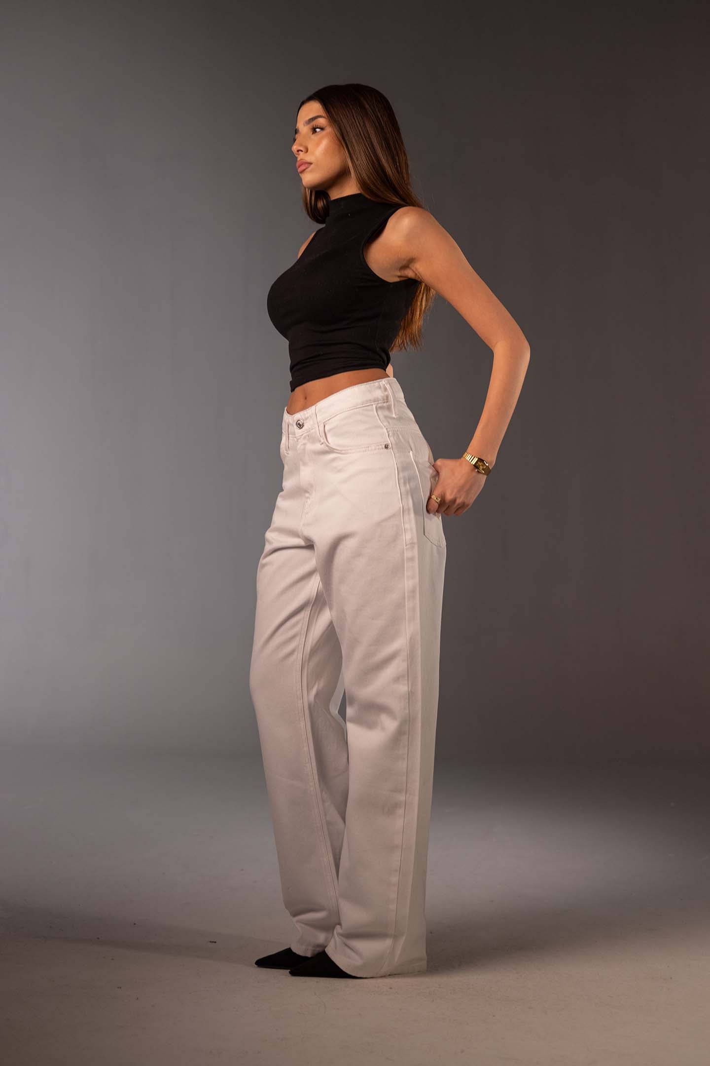 جينز دينم أبيض بقَصّة واسعة