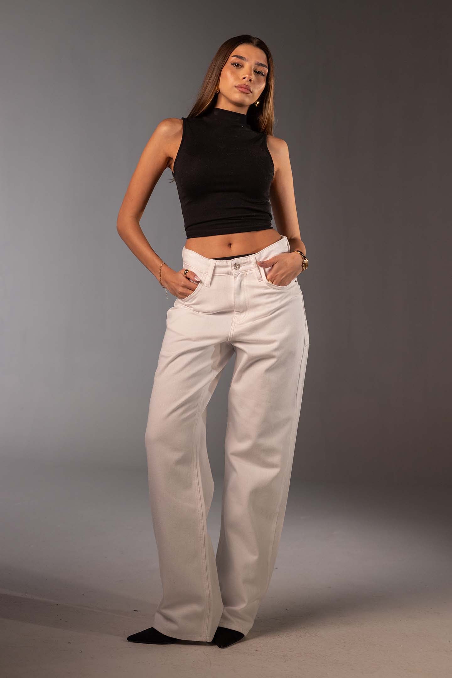 جينز دينم أبيض بقَصّة واسعة