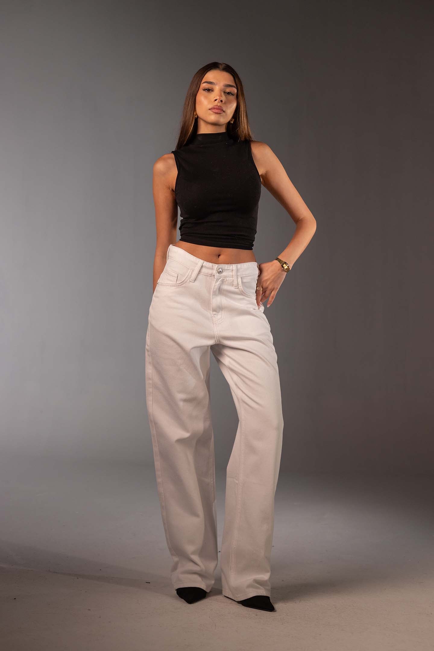 جينز دينم أبيض بقَصّة واسعة