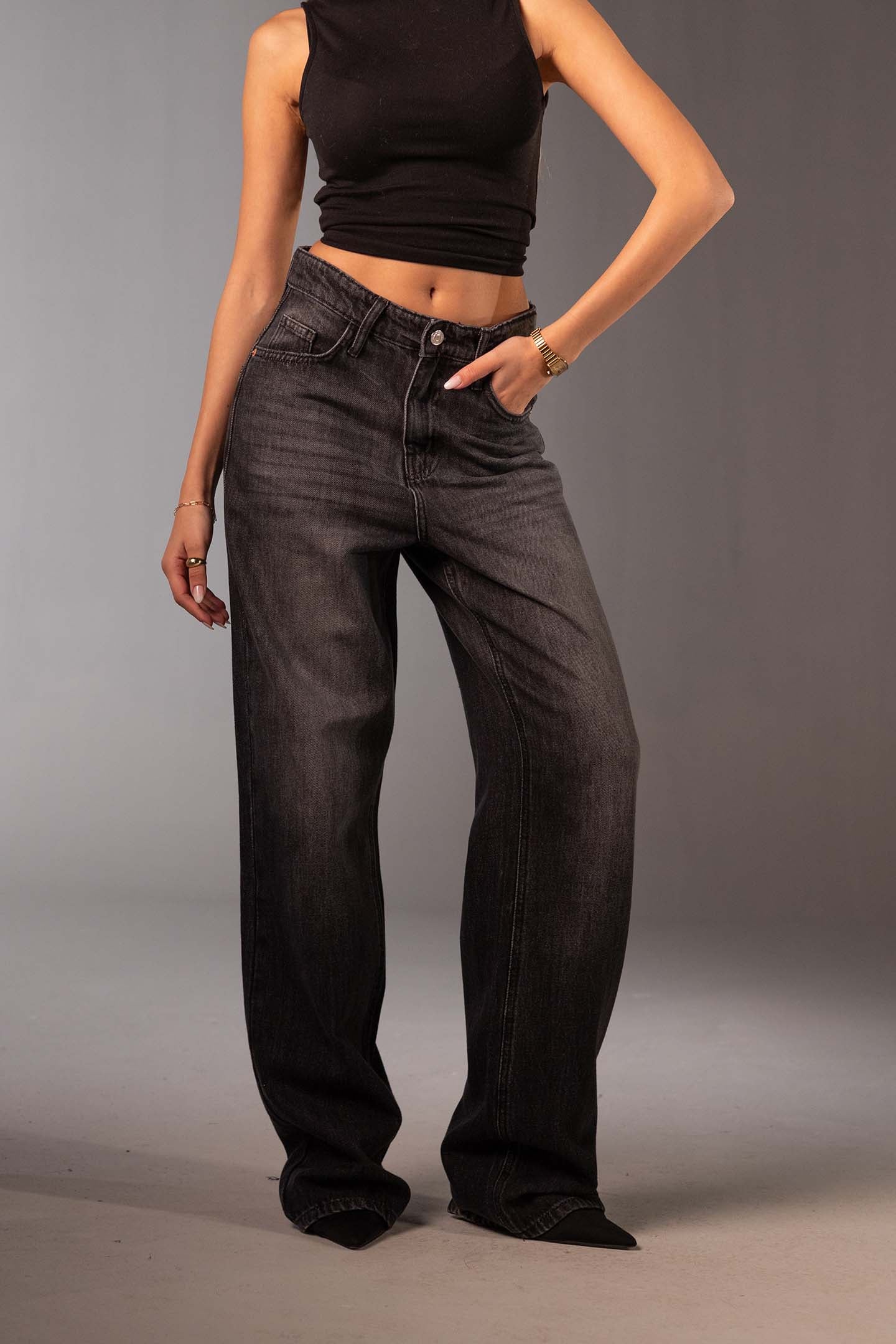 جينز دينم أسود بقَصّة واسعة