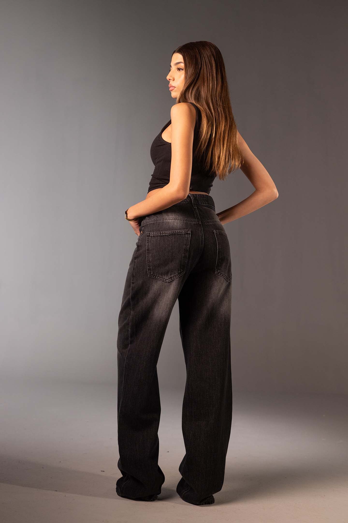 جينز دينم أسود بقَصّة واسعة