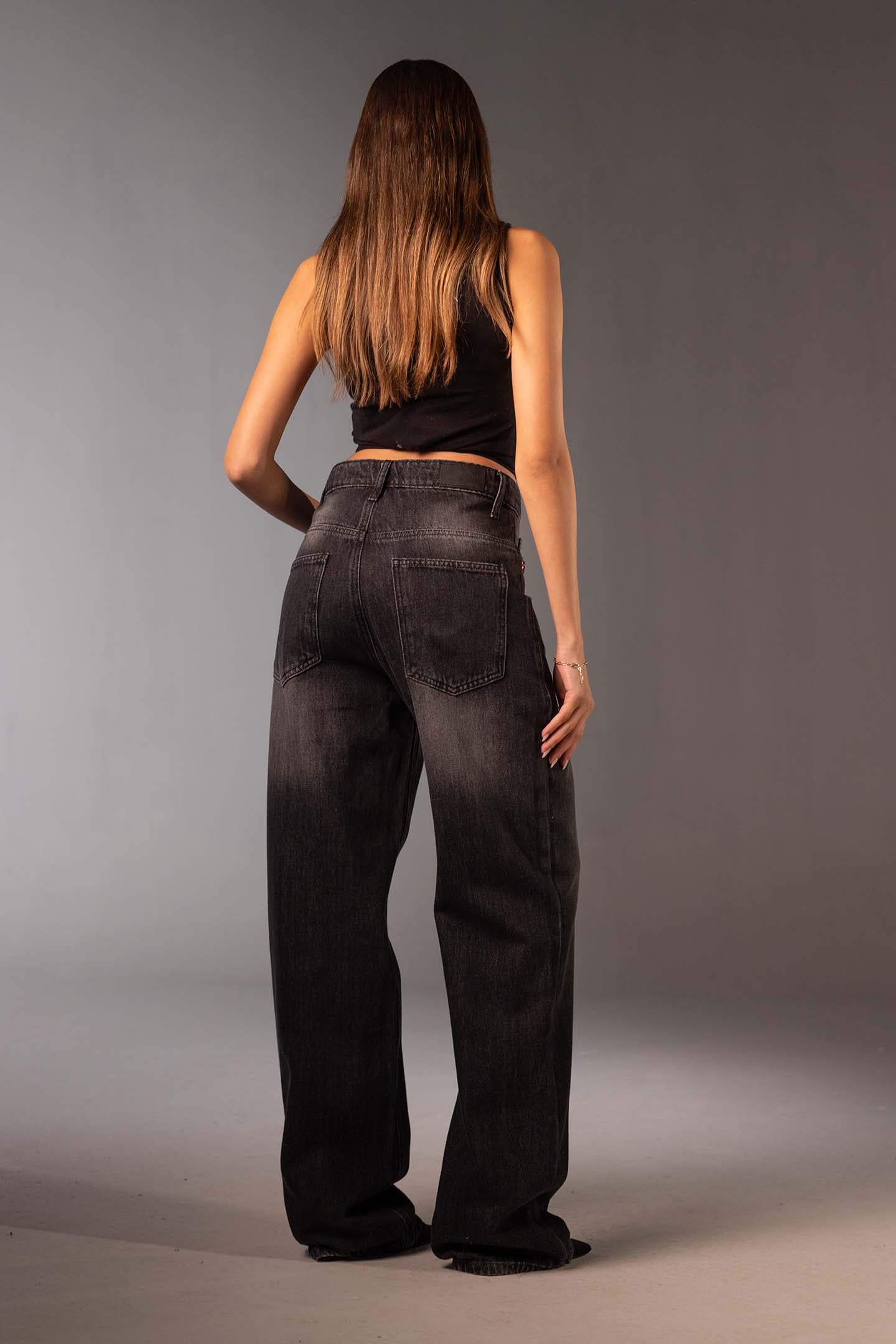 جينز دينم أسود بقَصّة واسعة