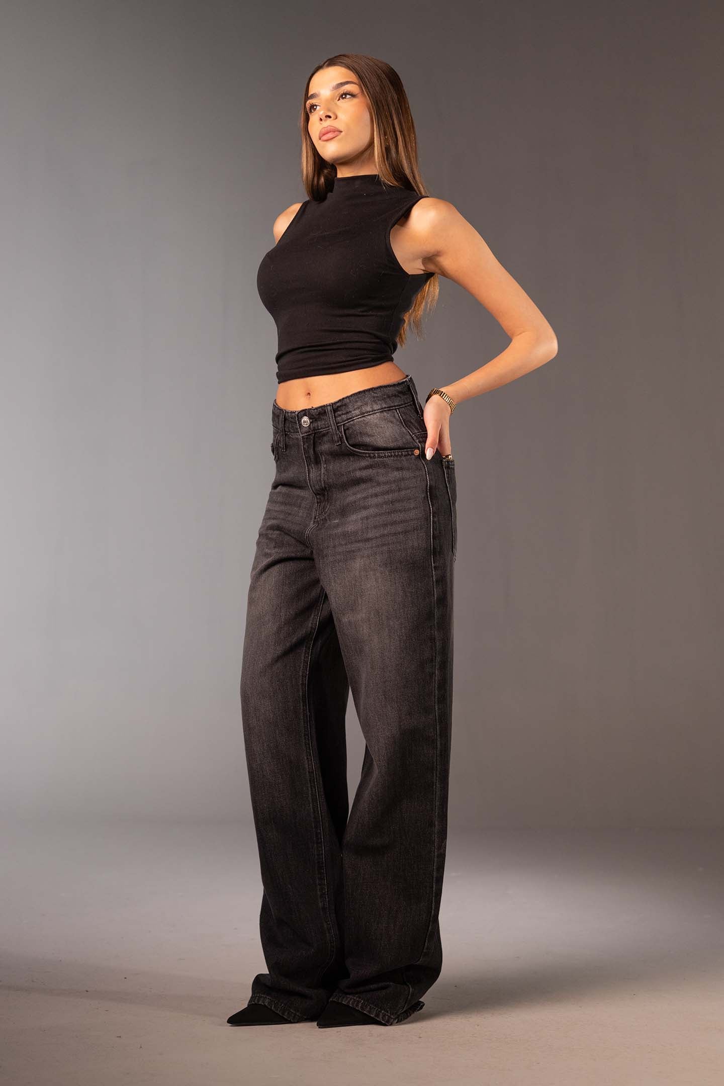 جينز دينم أسود بقَصّة واسعة