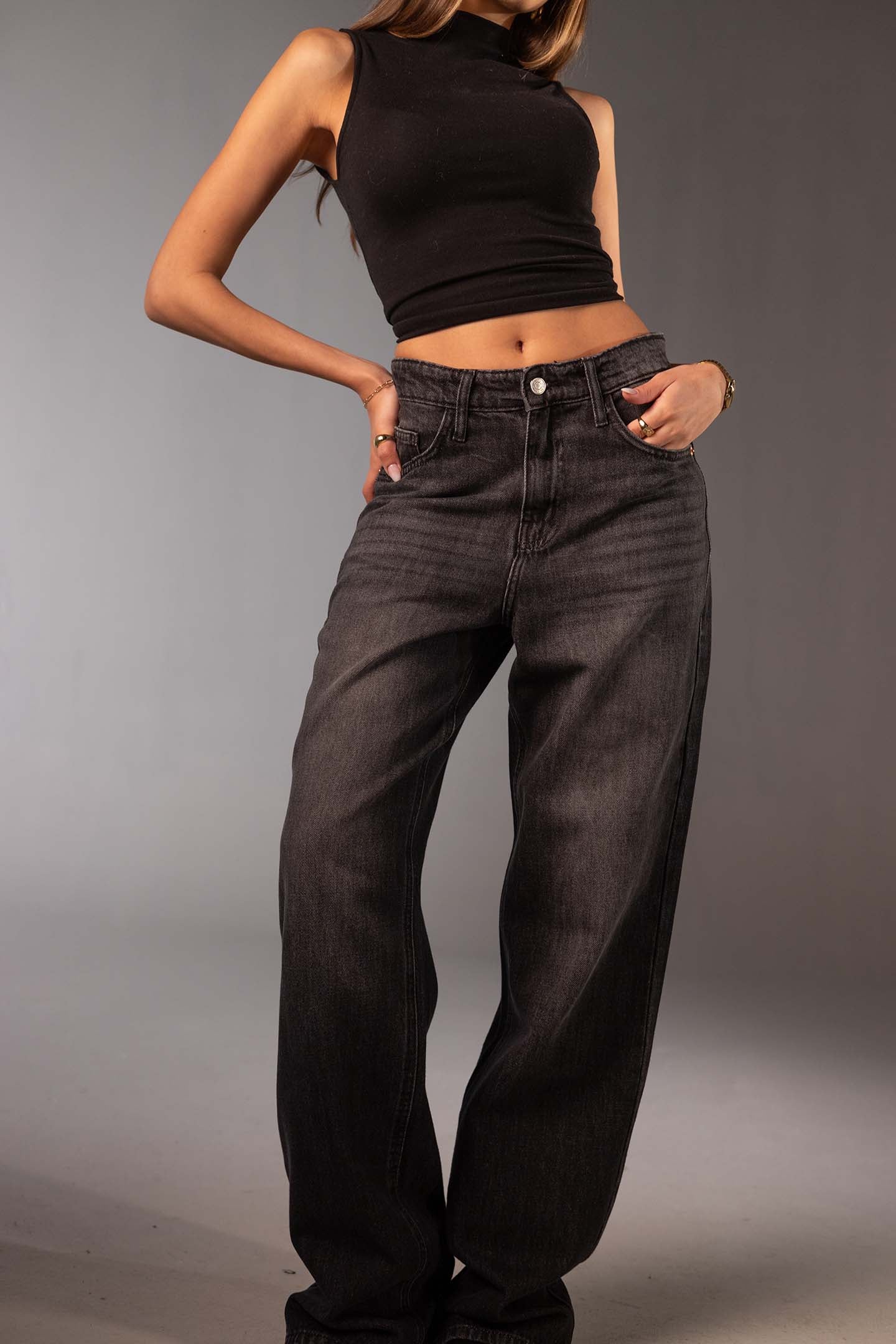 جينز دينم أسود بقَصّة واسعة