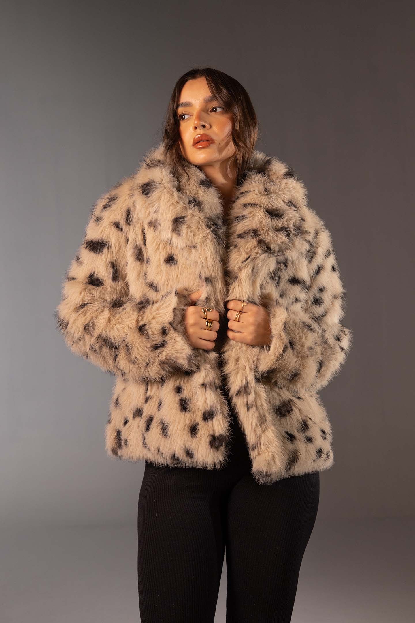 معطف فرو صناعي بيج بطبعة حيوانات