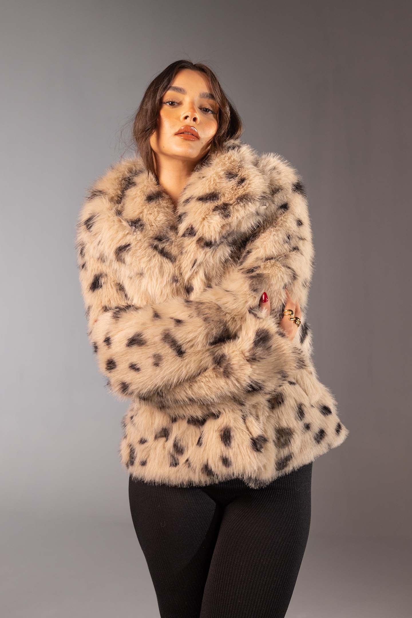 معطف فرو صناعي بيج بطبعة حيوانات