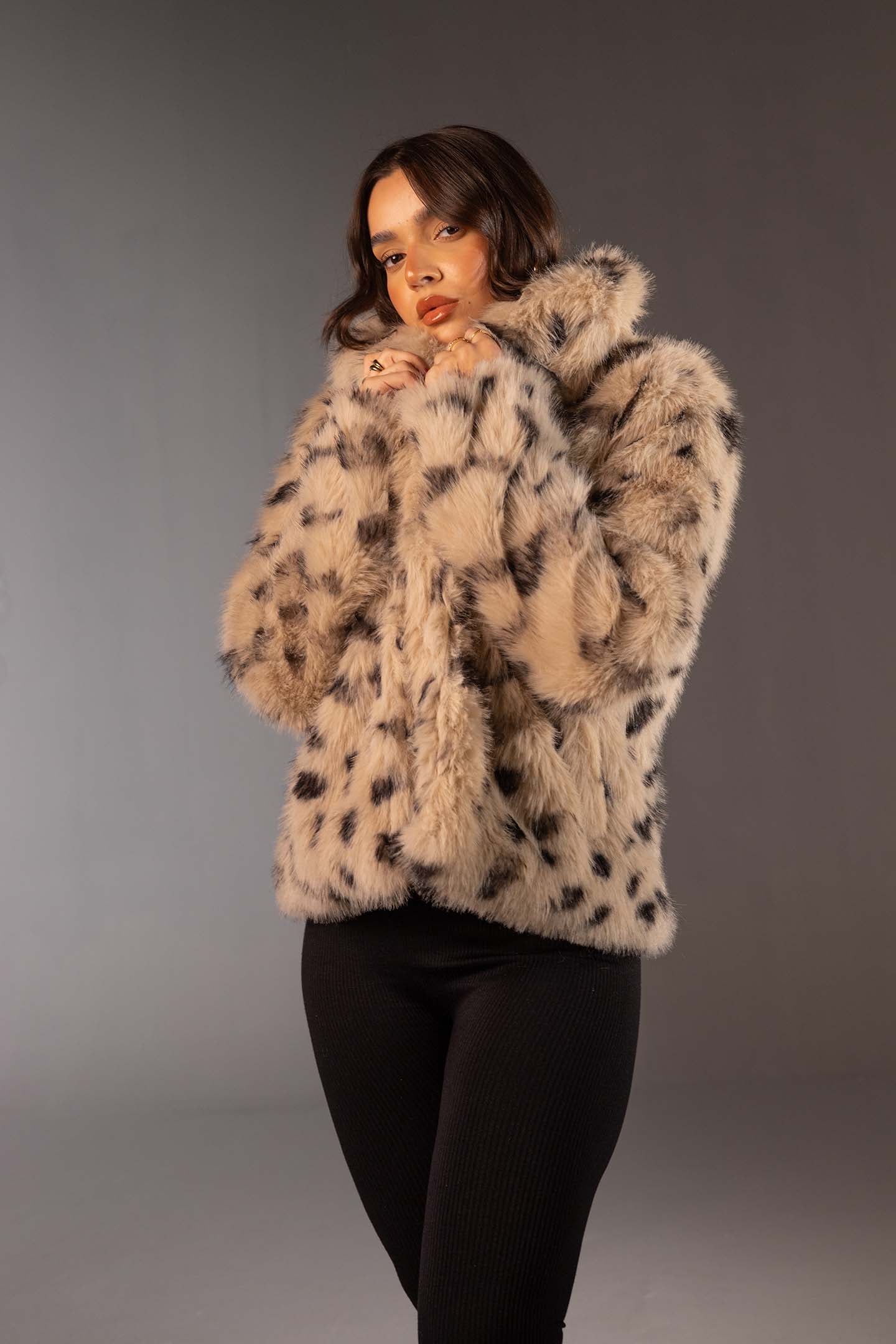 معطف فرو صناعي بيج بطبعة حيوانات