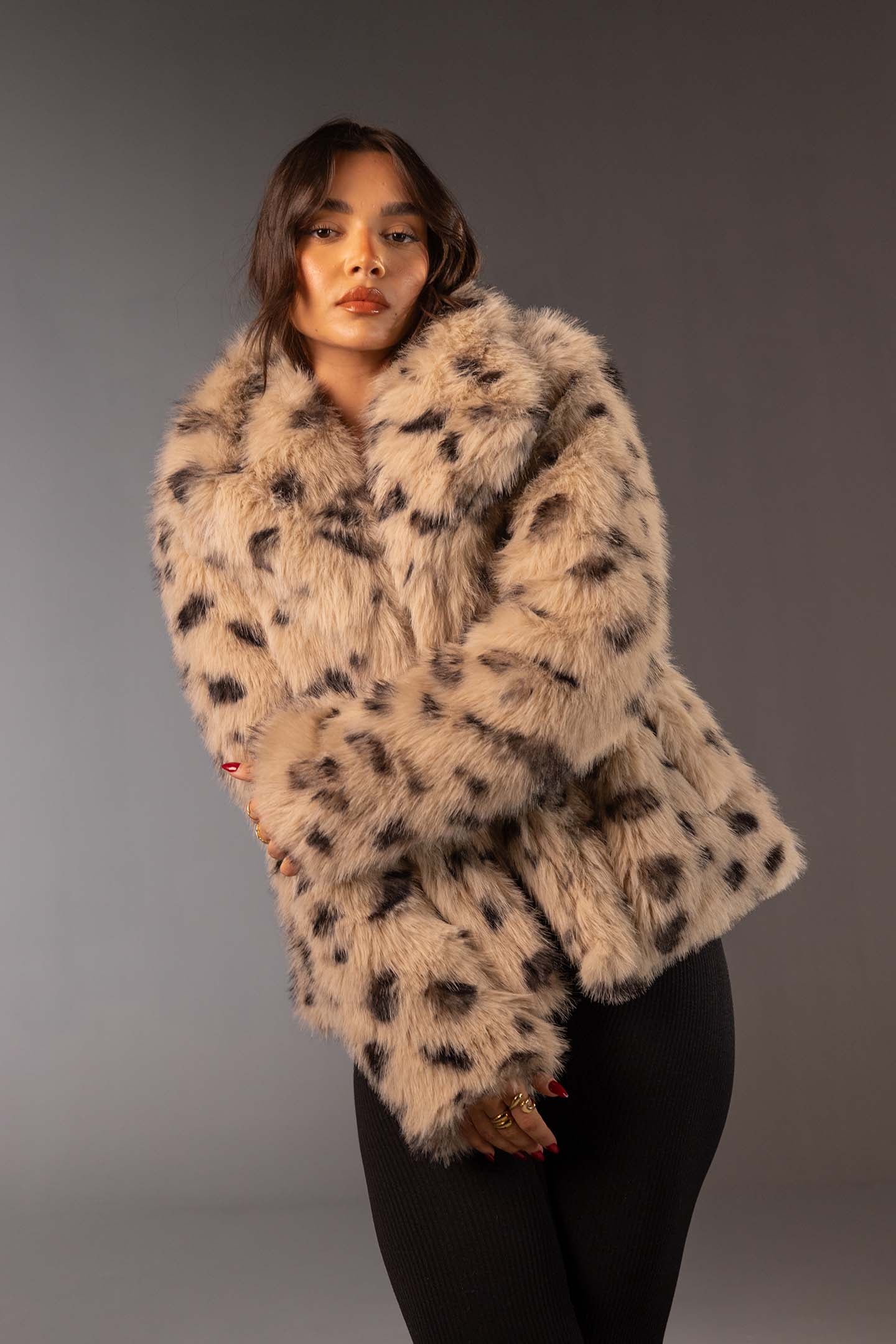 معطف فرو صناعي بيج بطبعة حيوانات