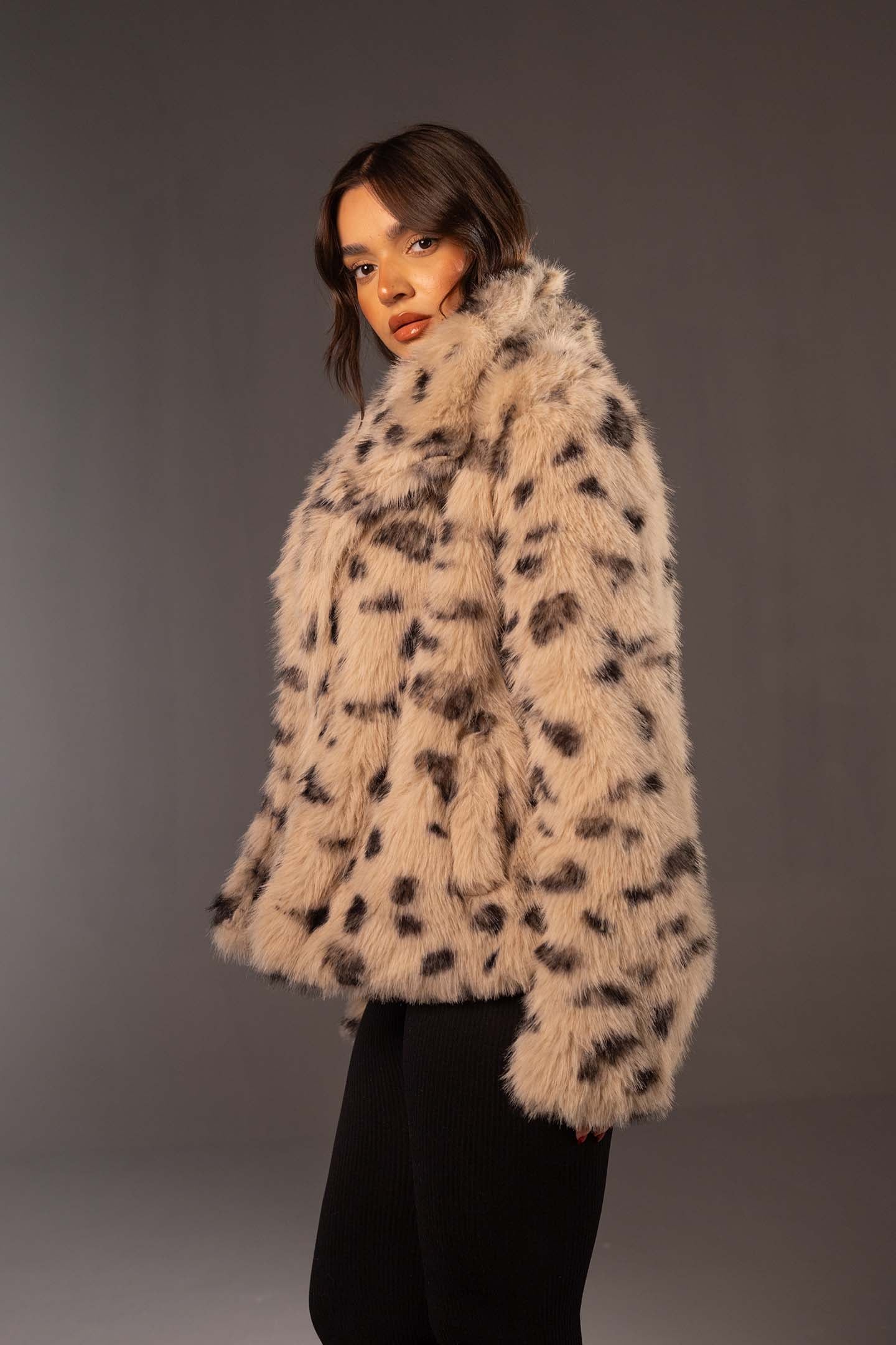 معطف فرو صناعي بيج بطبعة حيوانات