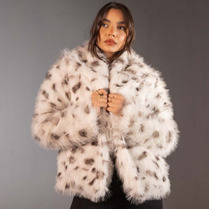 معطف فرو صناعي أوف وايت بطبعة حيوانات