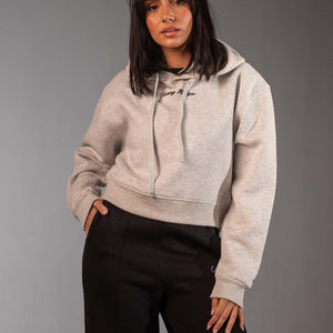 هودي ستريت وير قصير باللون الرمادي الفاتح