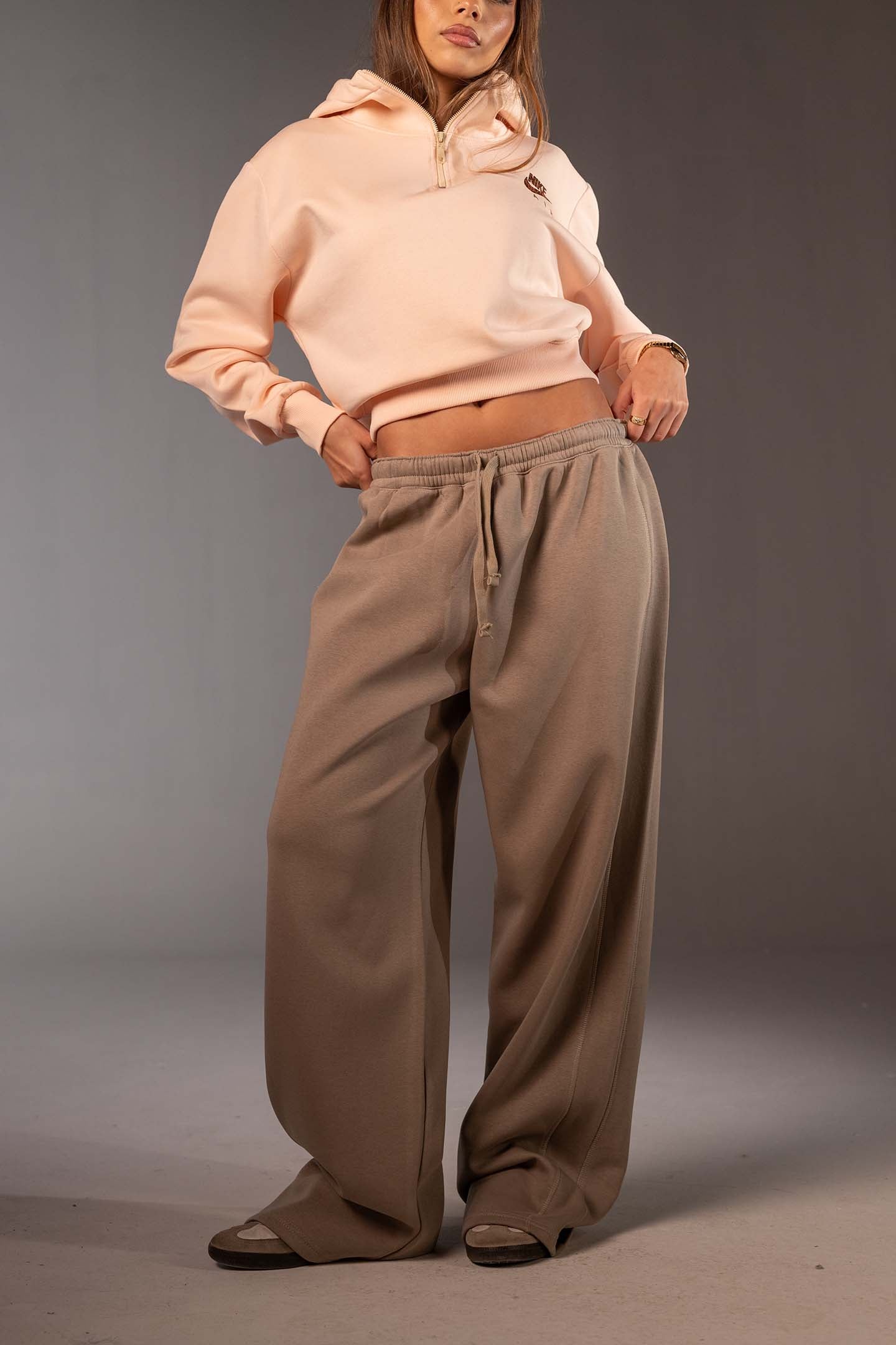 بنطال جوجر واسع بقَصّة مريحة – لون القهوة