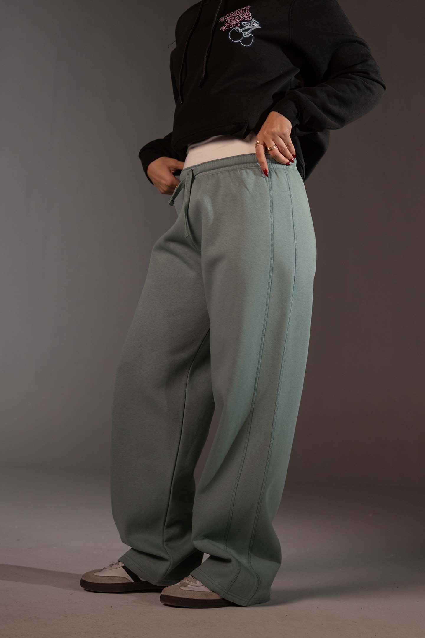 بنطال جوجر منت واسع بقَصّة مريحة