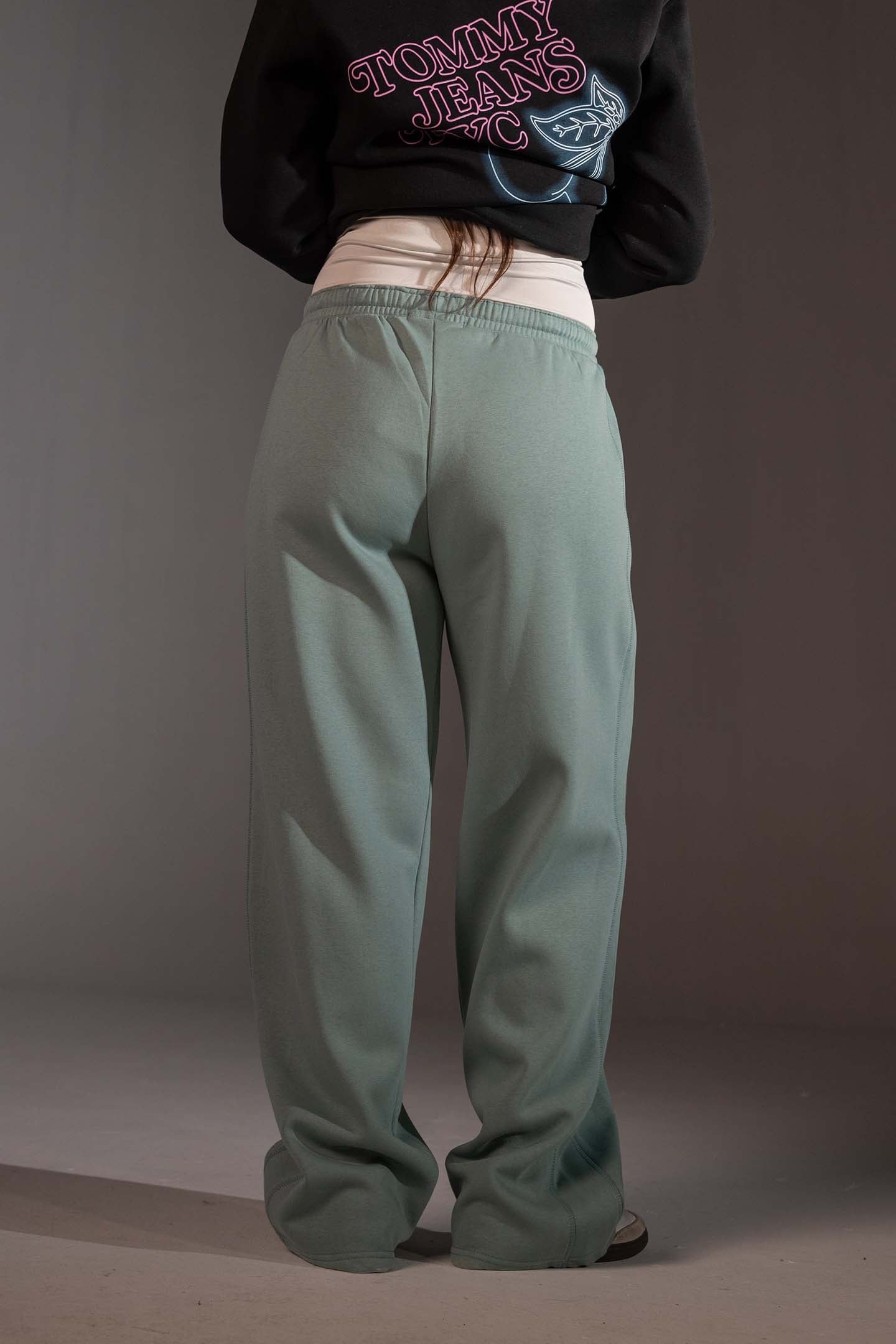 بنطال جوجر منت واسع بقَصّة مريحة